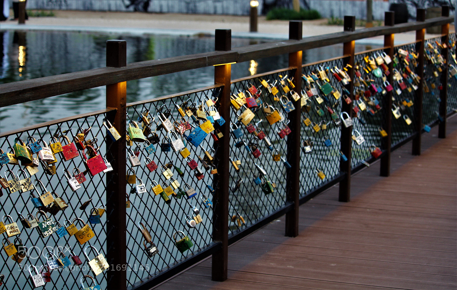 Canon EOS 1300D (EOS Rebel T6 / EOS Kiss X80) sample photo. Love lock bridge dubai photography