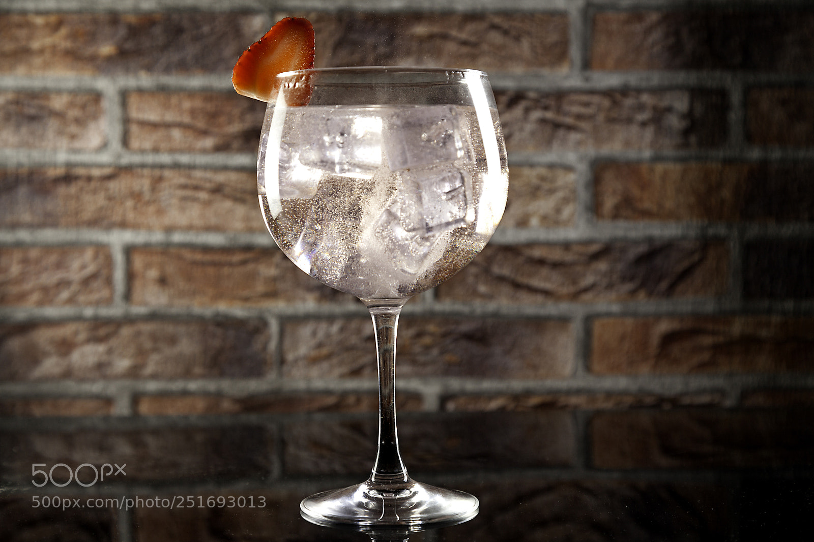 Canon EOS 5D Mark II sample photo. Gin tonic and strawberry photography