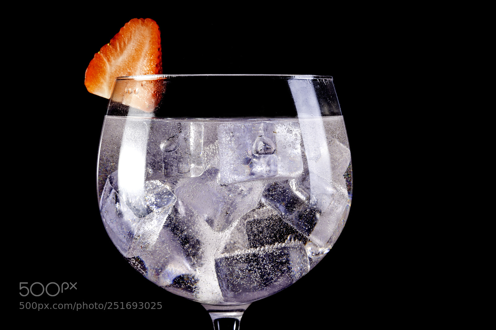 Canon EOS 5D Mark II sample photo. Gin tonic and strawberry photography