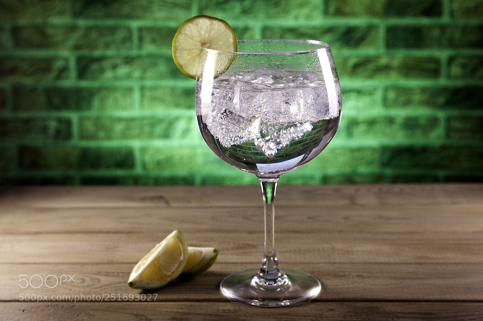 Canon EOS 5D Mark II sample photo. Gin tonic and lime photography