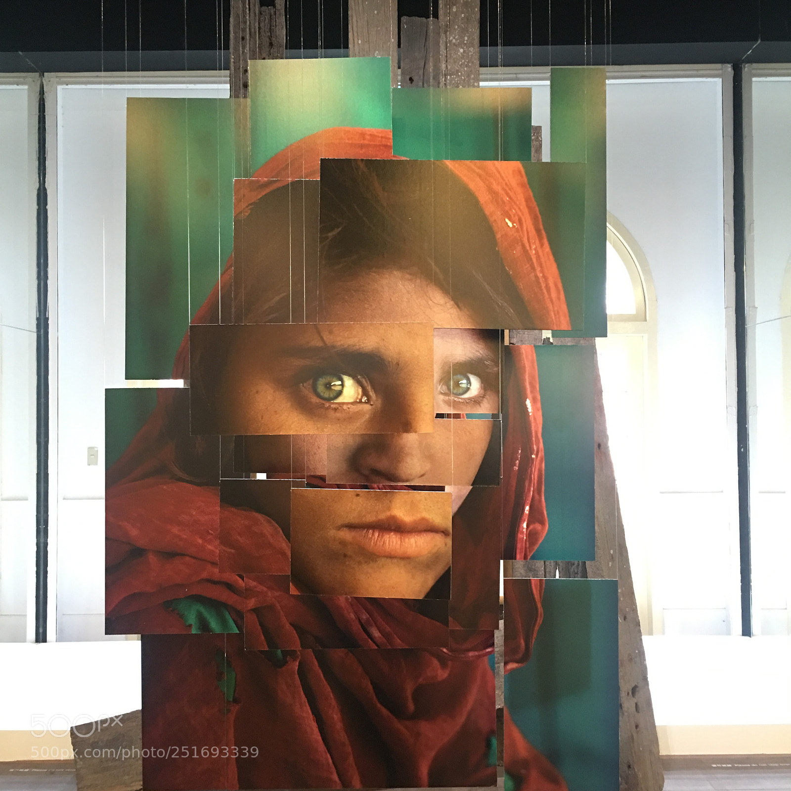 Apple iPhone 6s Plus sample photo. Steve mccurry solo exhibition  photography