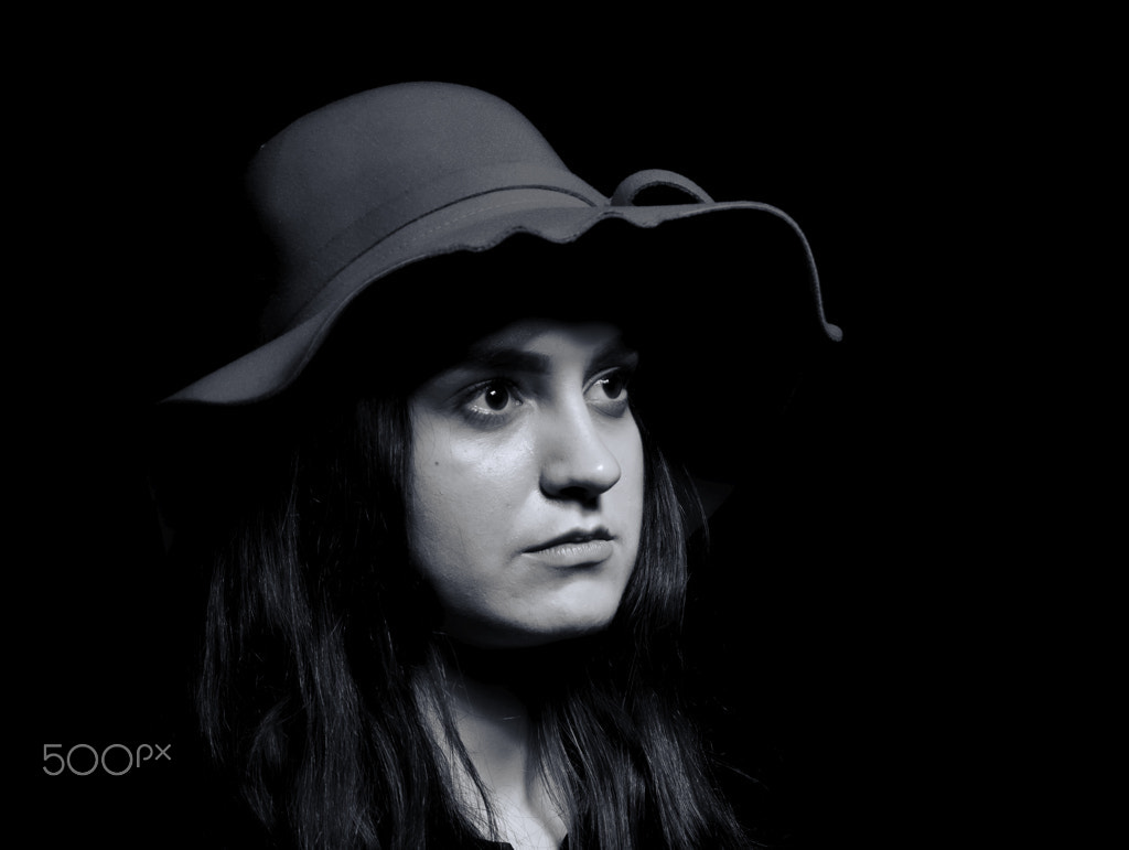 Olympus E-620 (EVOLT E-620) sample photo. Under the hat photography
