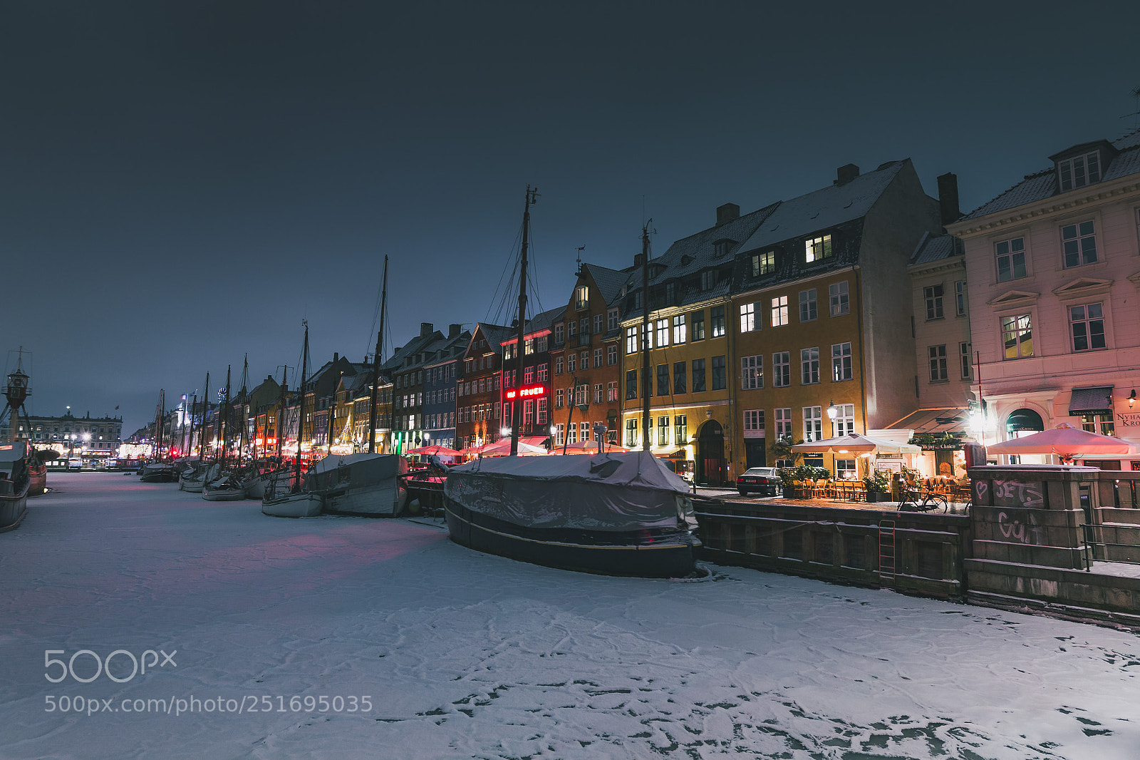 Canon EOS 70D sample photo. Frozen night in nyhavn photography