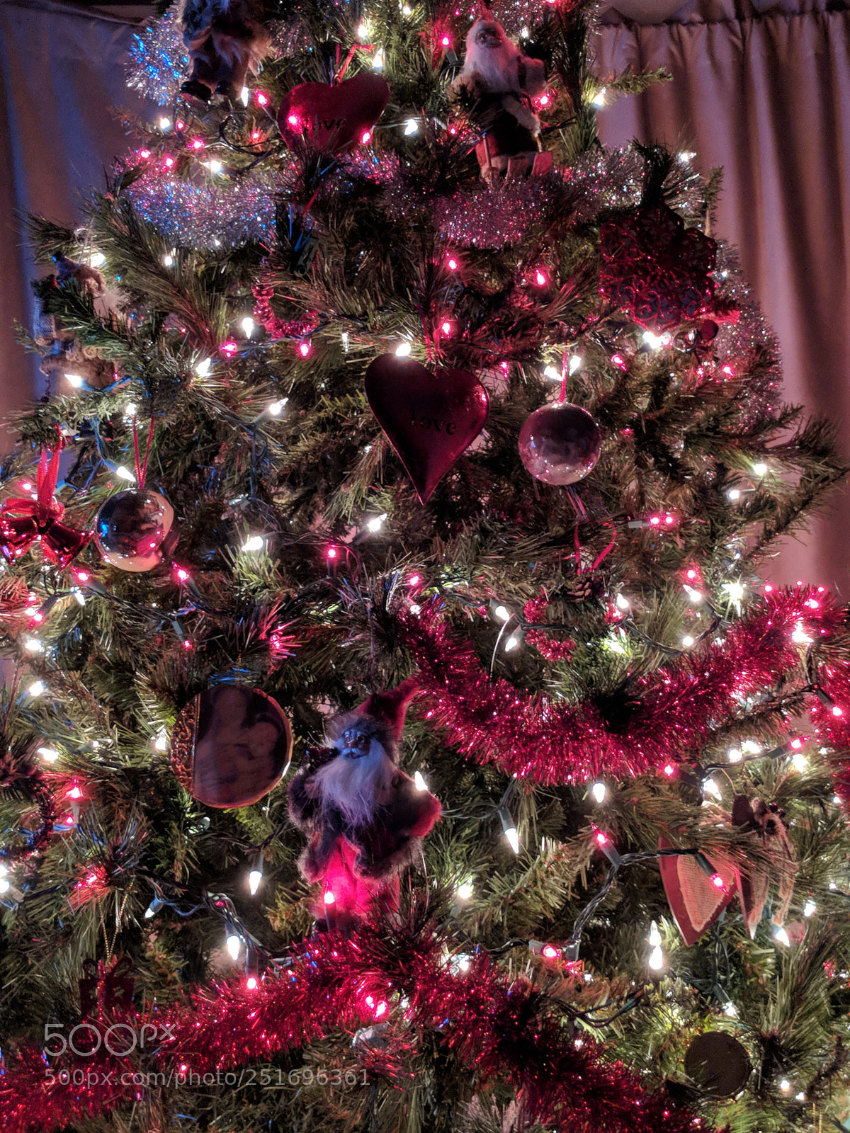 Google Pixel 2 XL sample photo. Christmas tree photography