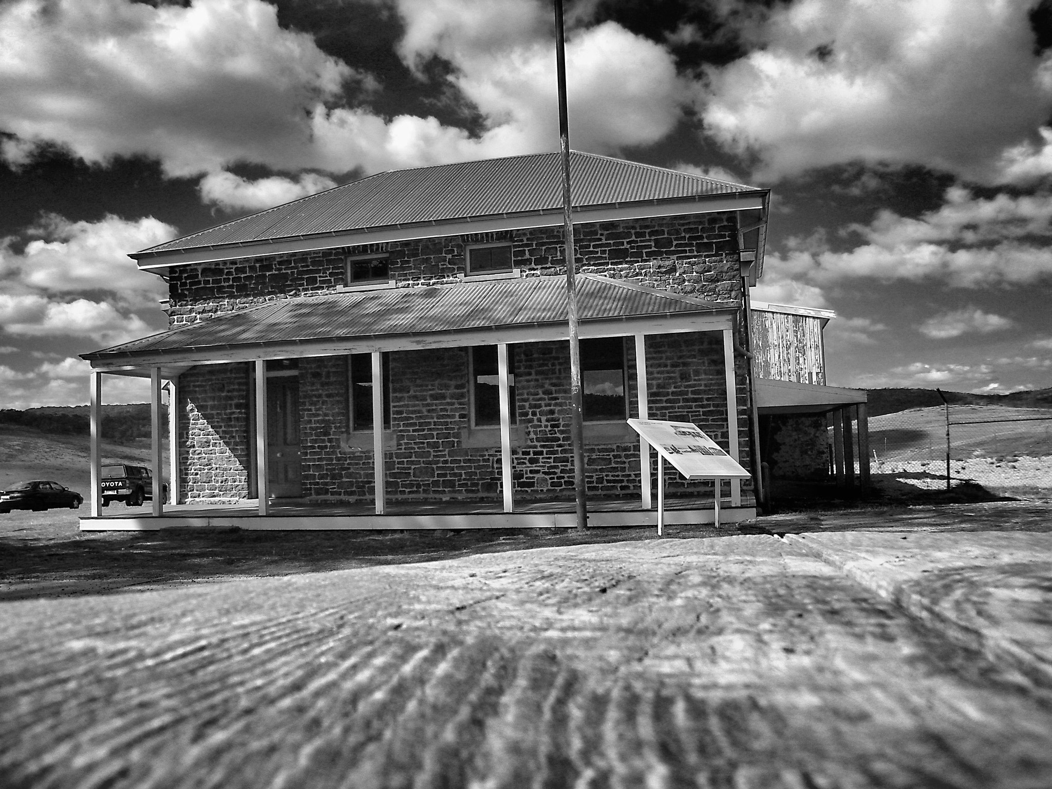 Kodak EASYSHARE Z1015 IS DIGITAL CAMERA sample photo. Kindra courthouse photography