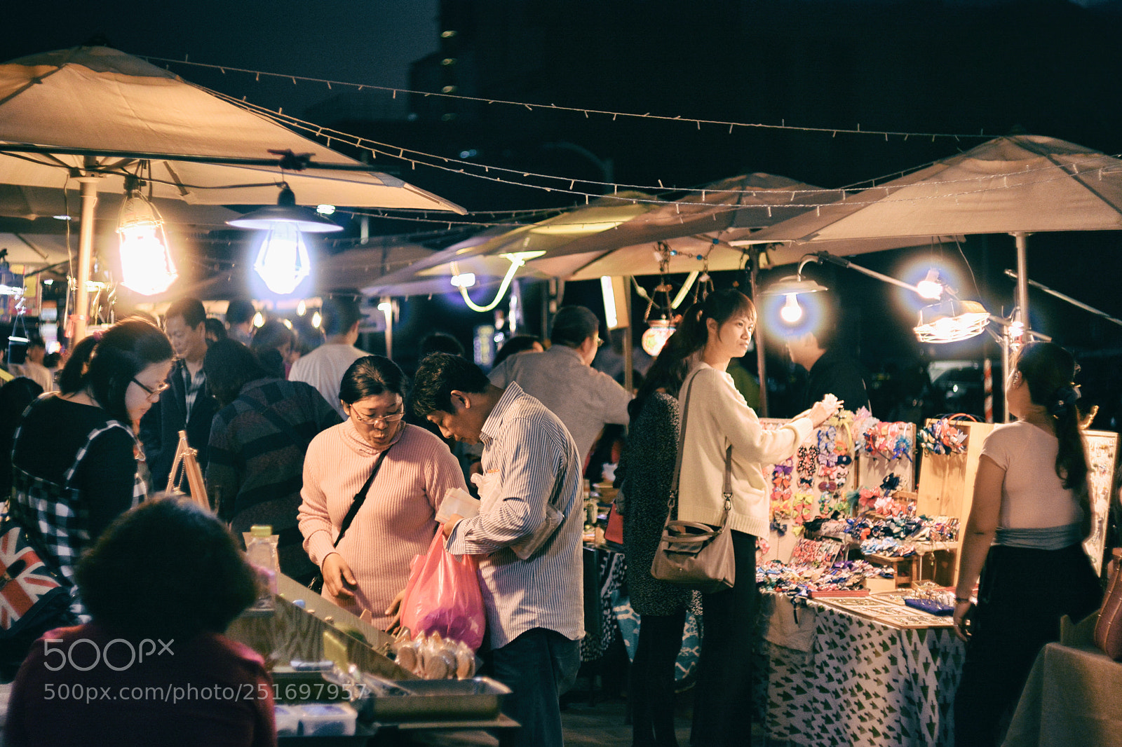 Nikon D7100 sample photo. Second-hand market photography
