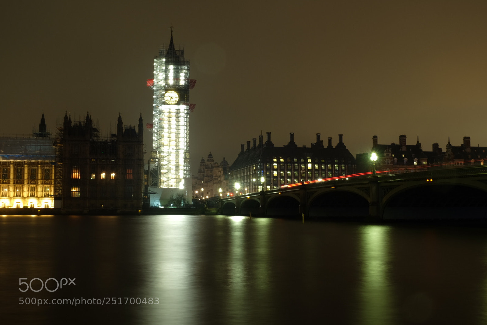 Fujifilm X-T1 sample photo. London showers photography