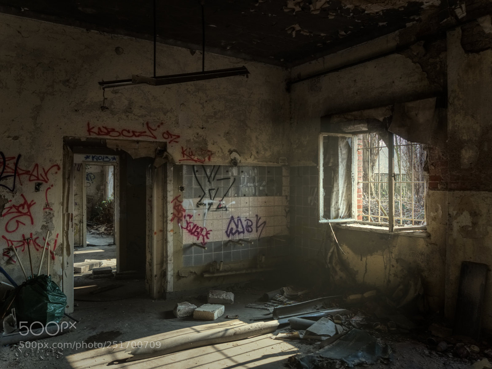 Olympus OM-D E-M5 II sample photo. Gasometer ii photography