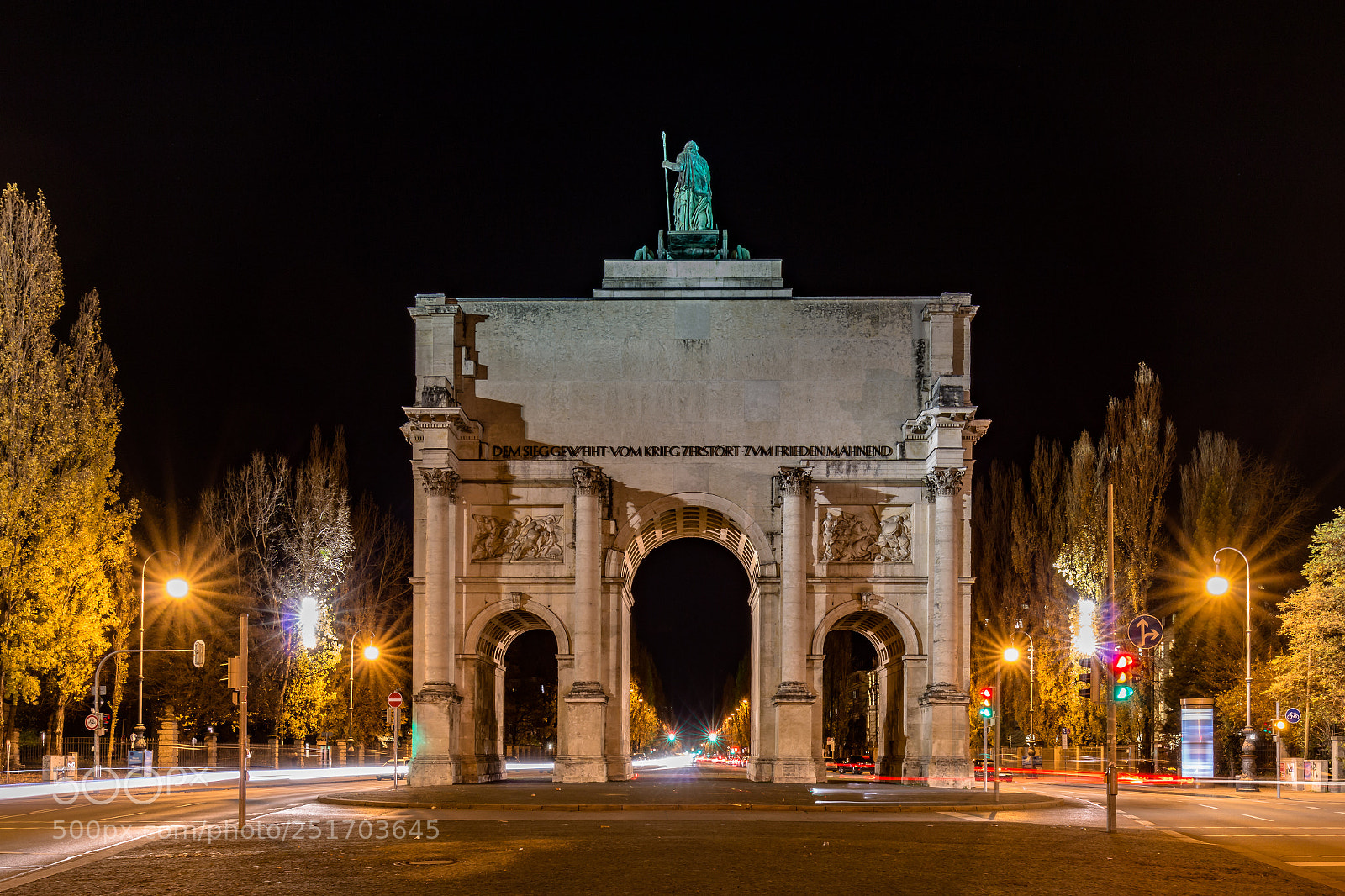 Canon EOS 70D sample photo. Munich siegestor photography