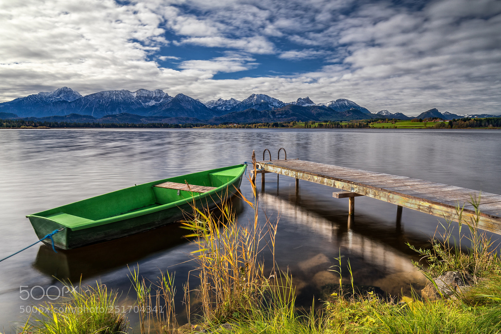 Canon EOS 5D Mark IV sample photo. The green boat photography