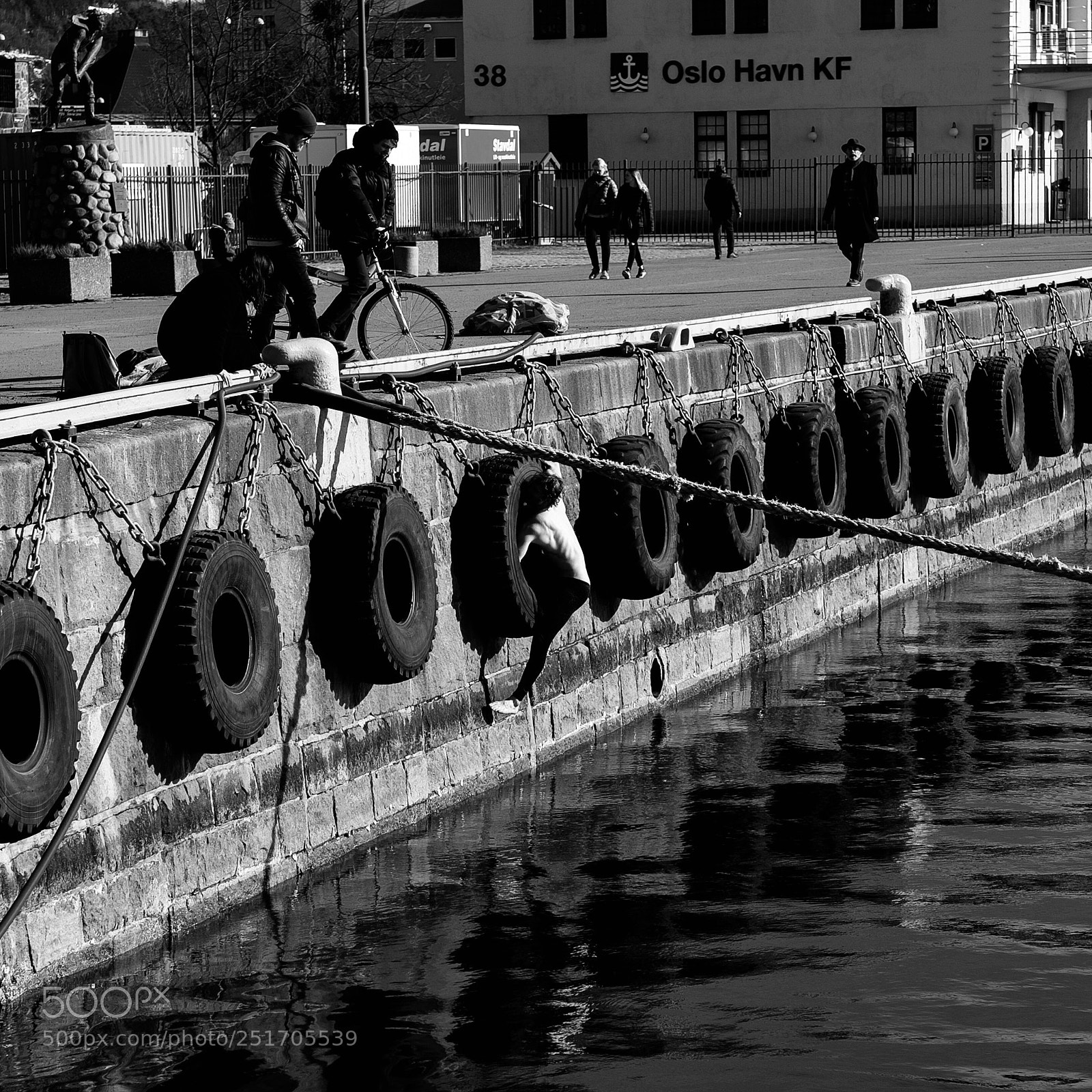 Fujifilm X-Pro1 sample photo. Lost something? photography