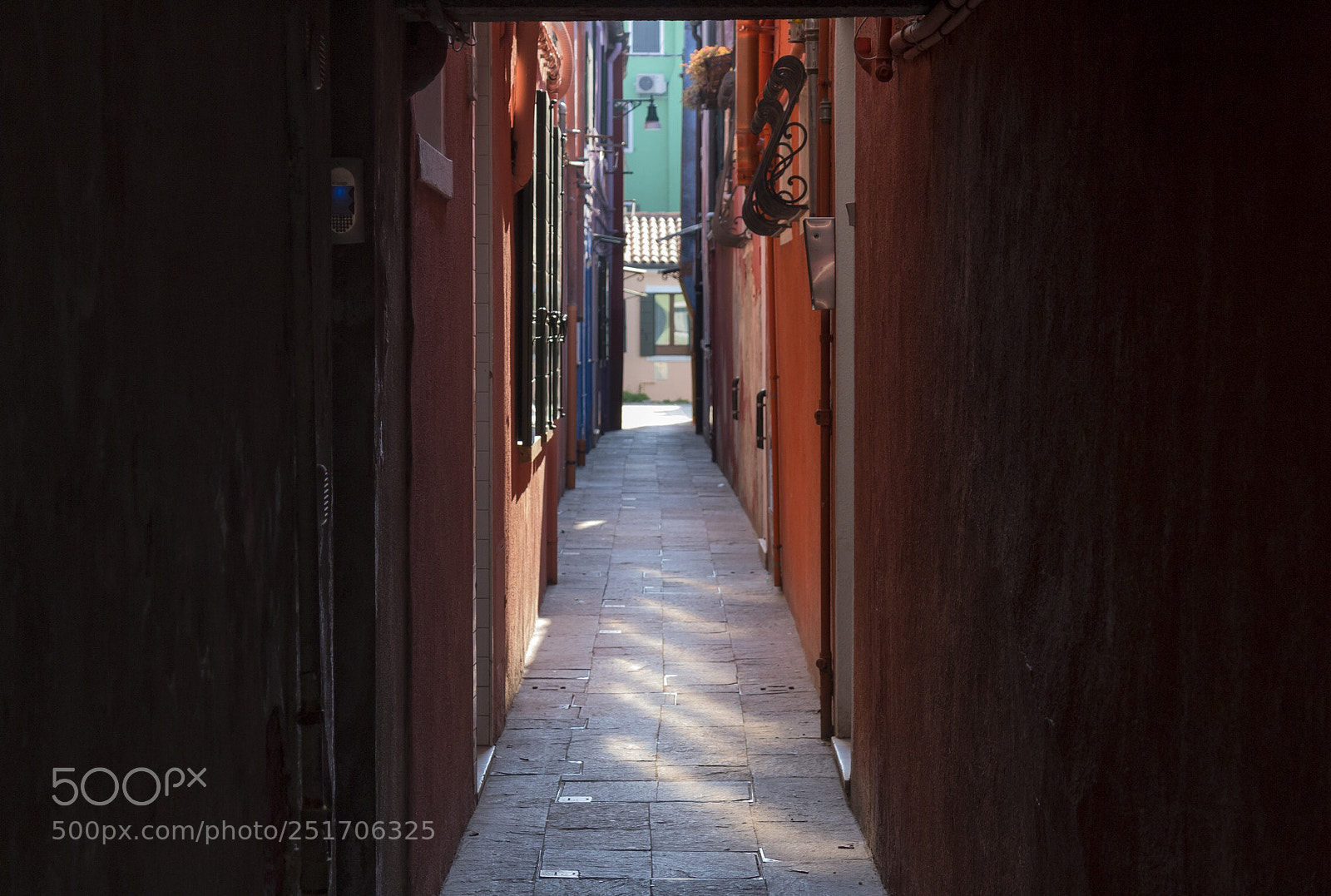 Canon EOS 1300D (EOS Rebel T6 / EOS Kiss X80) sample photo. Inside burano photography