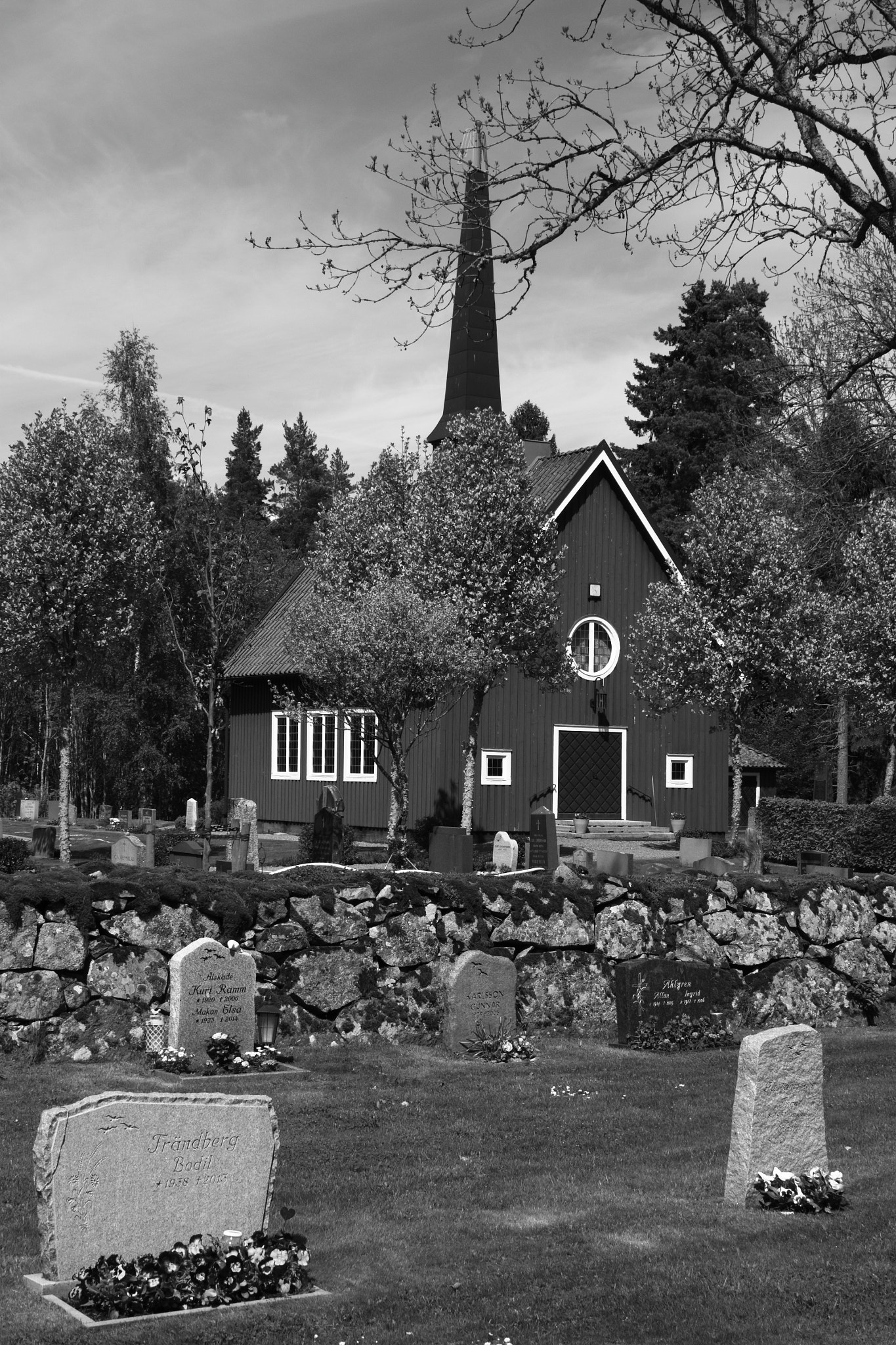 Canon EF-S 18-55mm F3.5-5.6 II sample photo. Church photography
