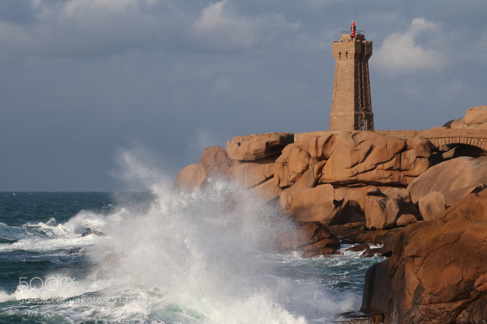 Canon EOS 750D (EOS Rebel T6i / EOS Kiss X8i) sample photo. Pink granite coast lighthouse photography