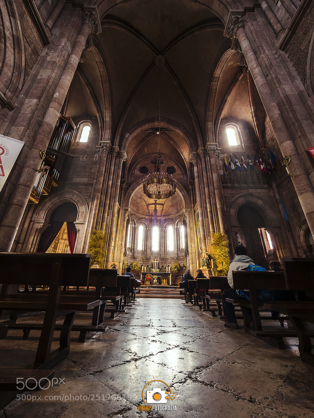 Olympus OM-D E-M1 Mark II sample photo. Interior de la bas photography