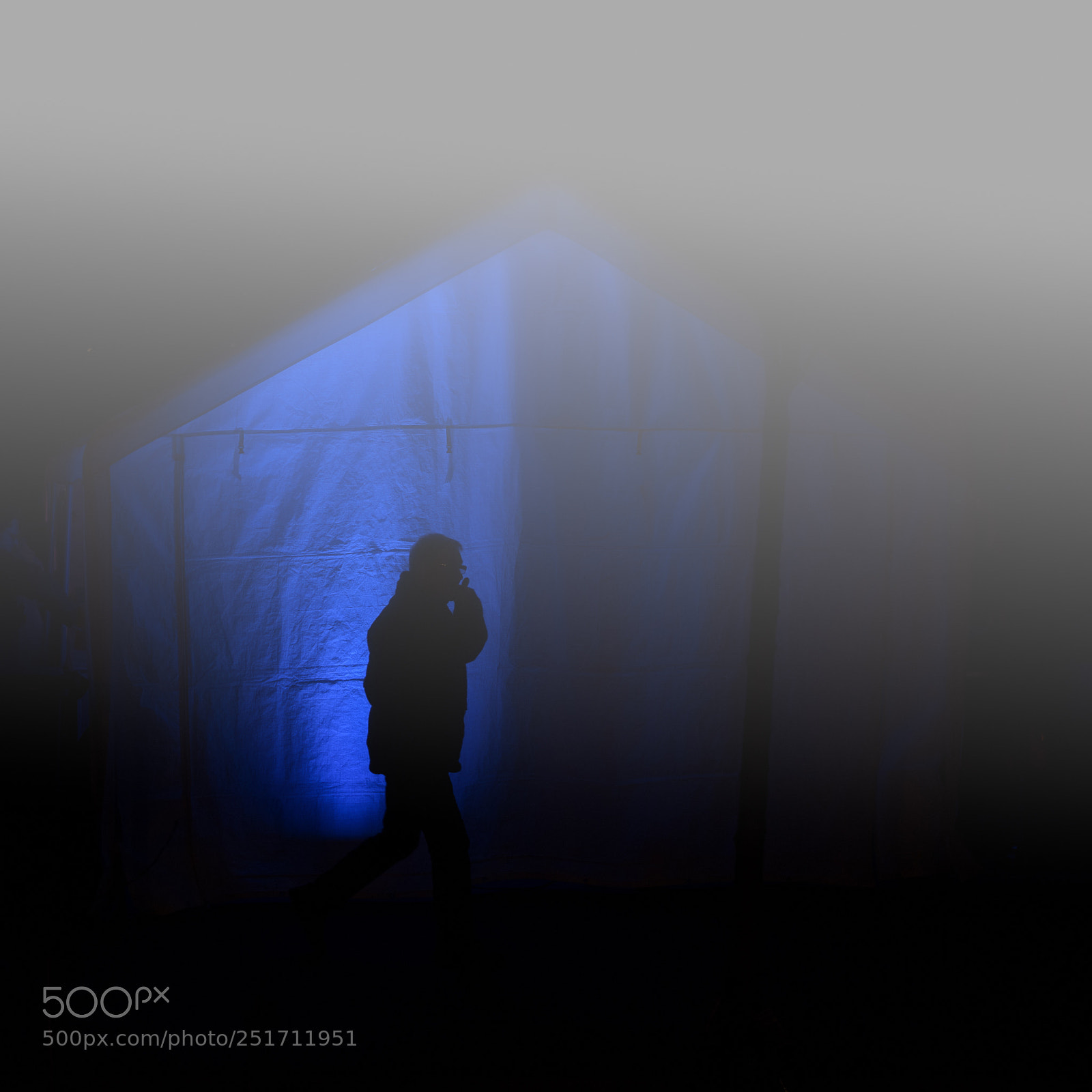 Olympus OM-D E-M5 II sample photo. One man blue man photography