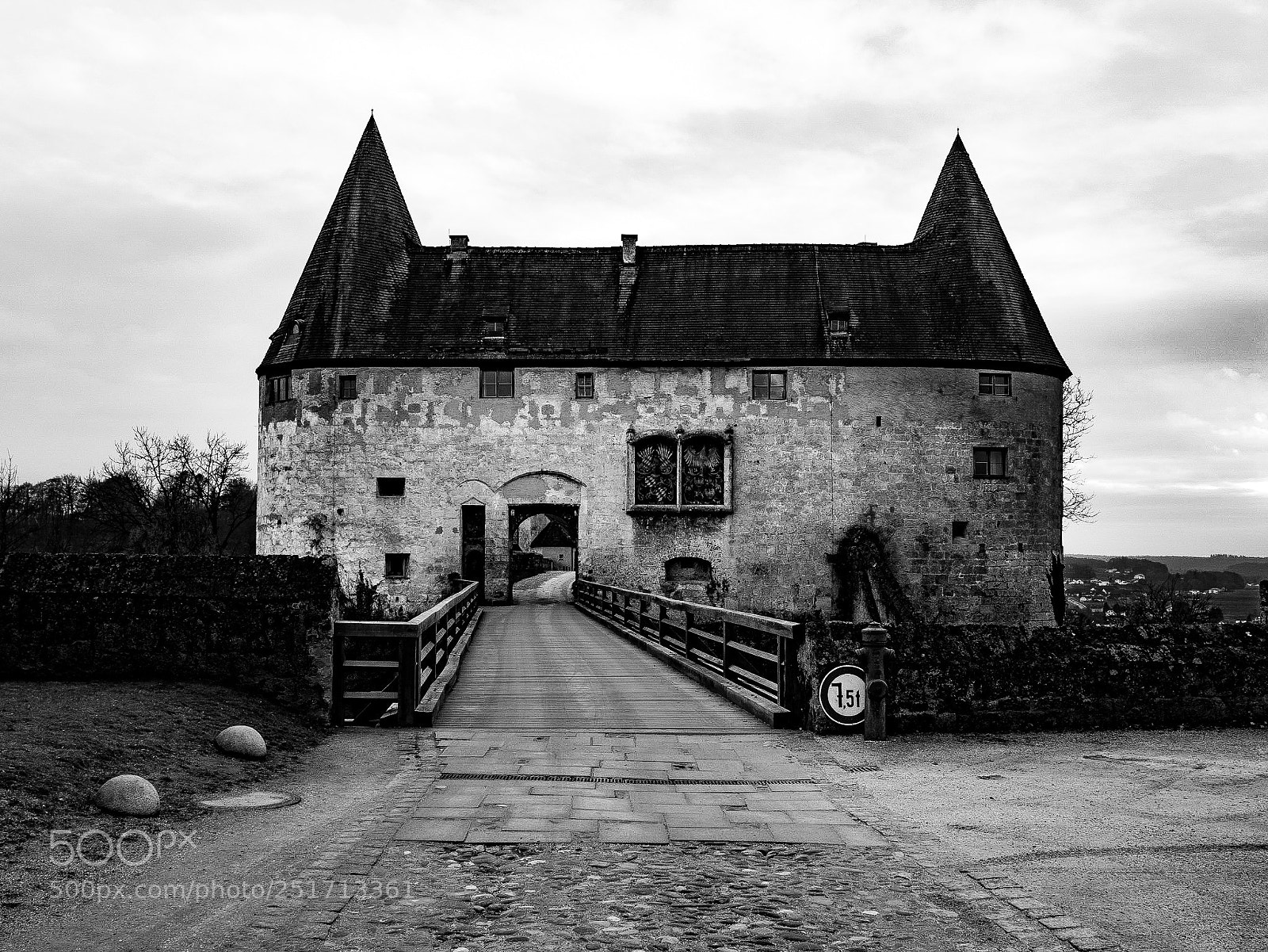 Panasonic Lumix DMC-GX7 sample photo. Castle gate burghausen germany photography