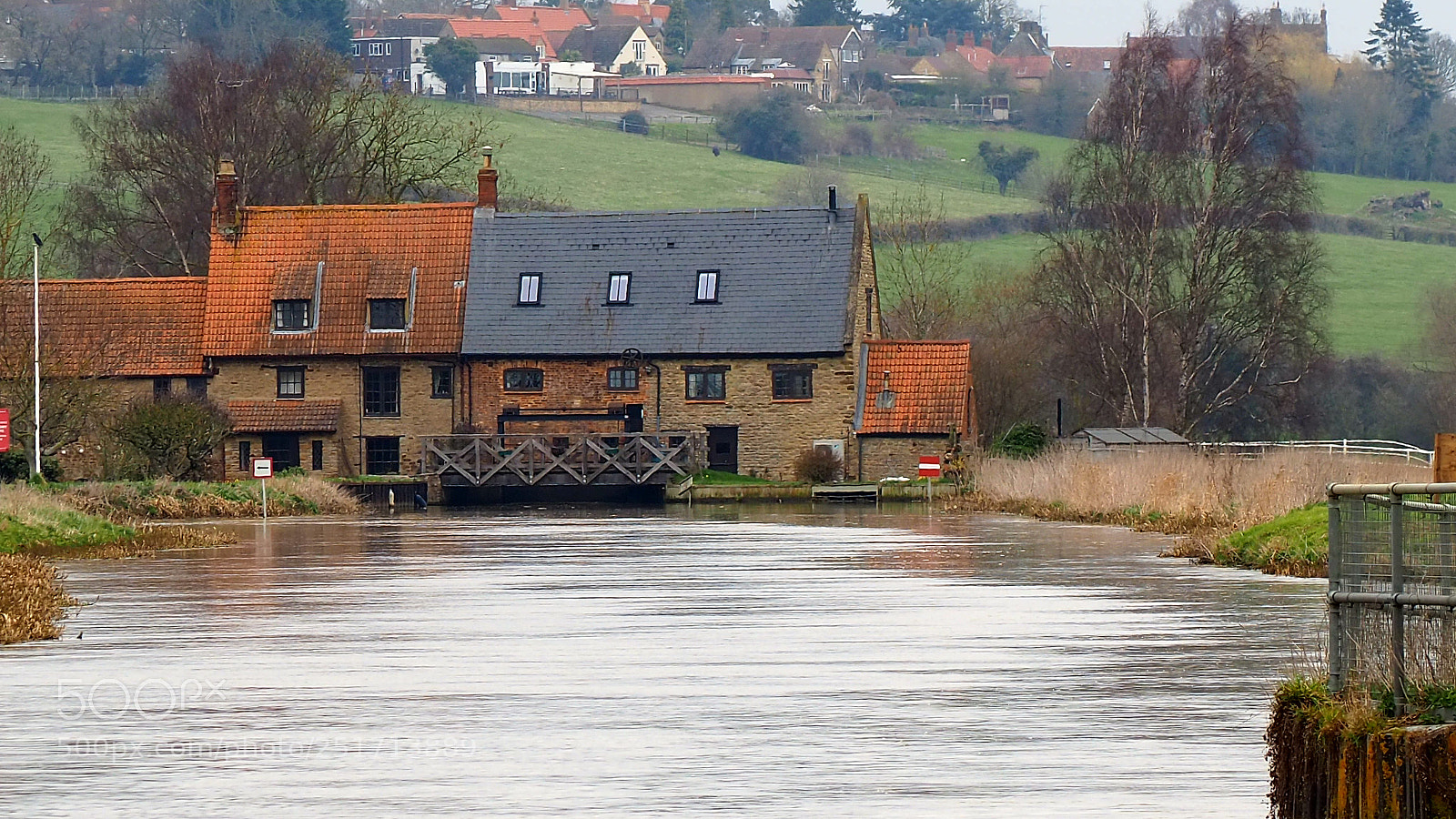 Olympus OM-D E-M10 III sample photo. Rivers end photography