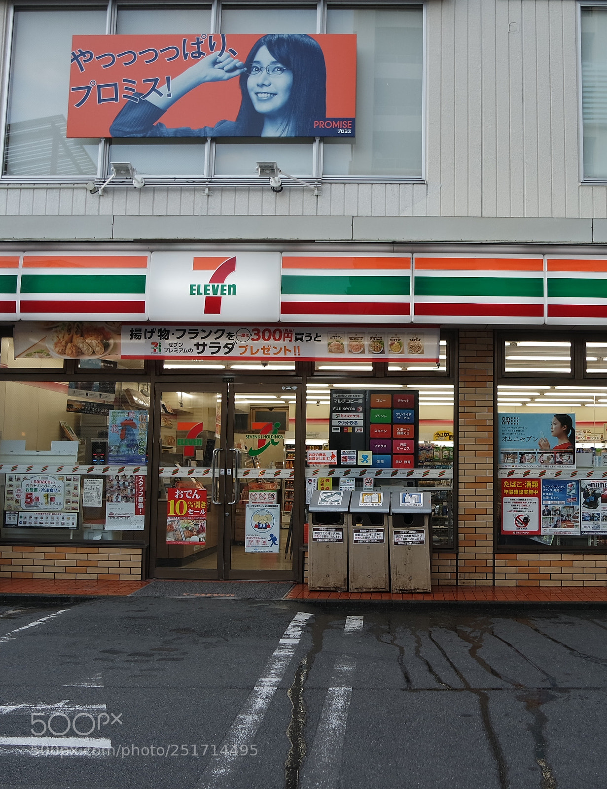 Samsung NX3000 sample photo. コンビニ photography