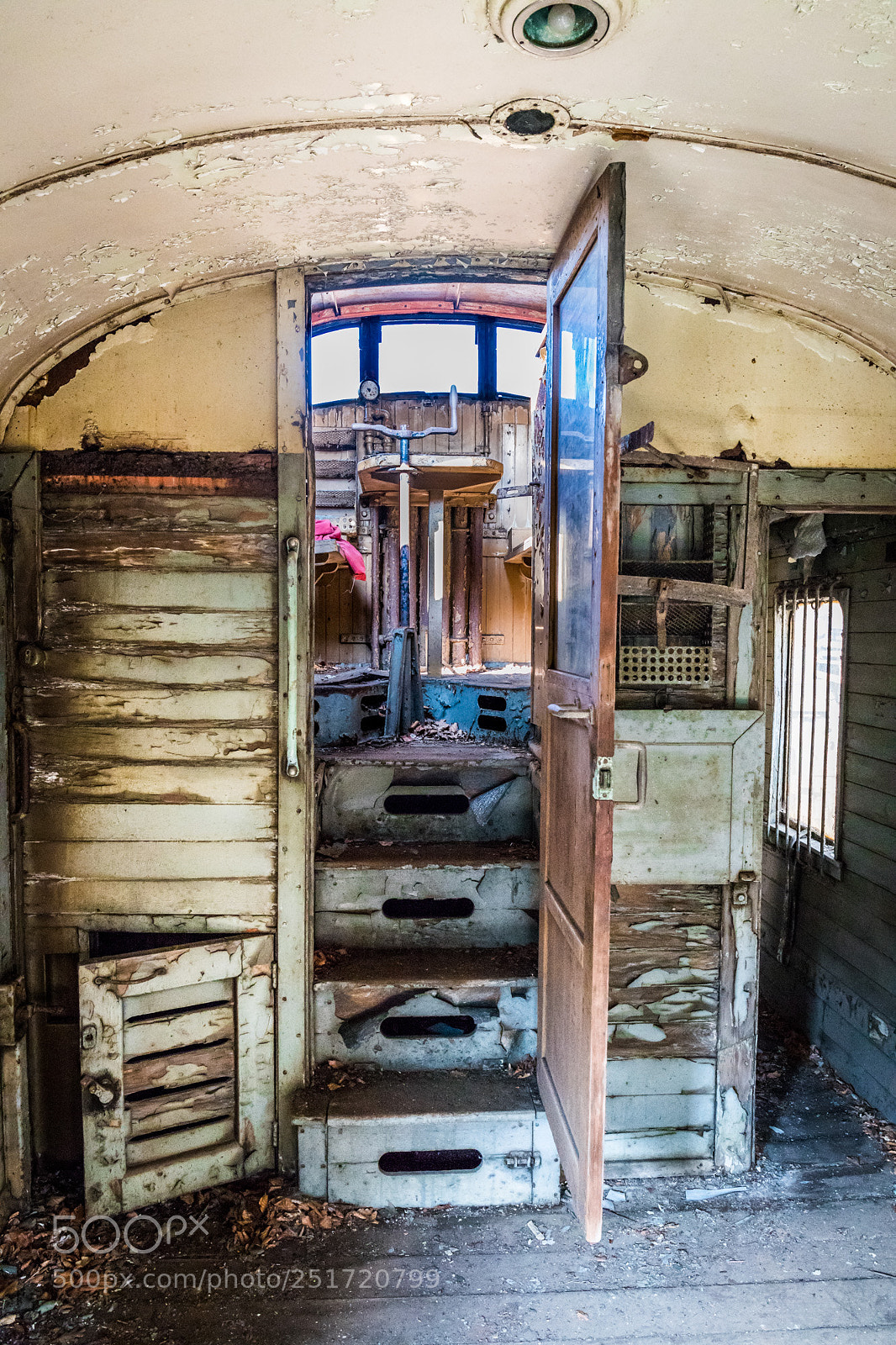 Canon EOS 6D Mark II sample photo. Cabine de vieux train photography
