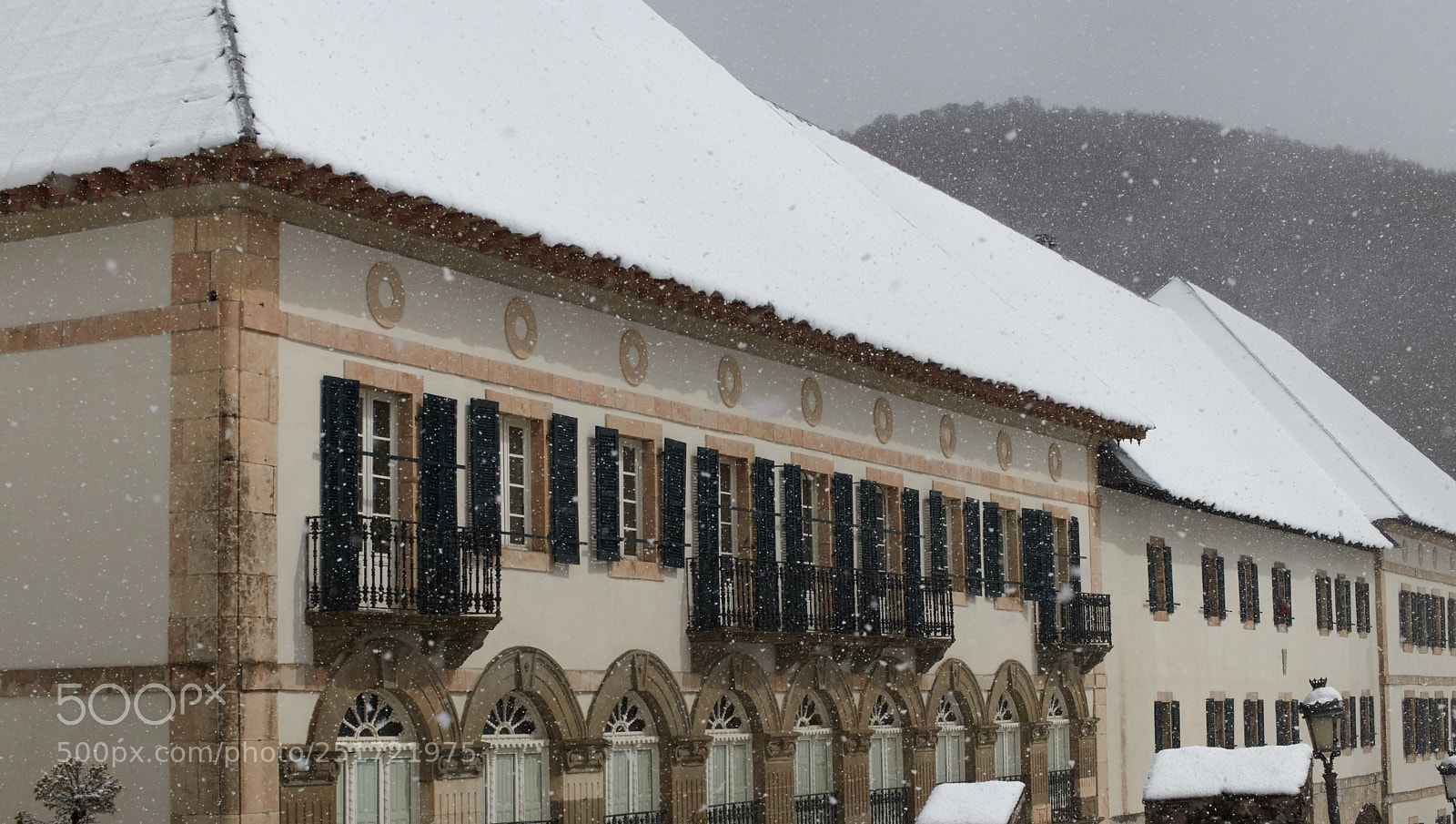 Canon EOS 77D (EOS 9000D / EOS 770D) sample photo. Roncesvalles photography