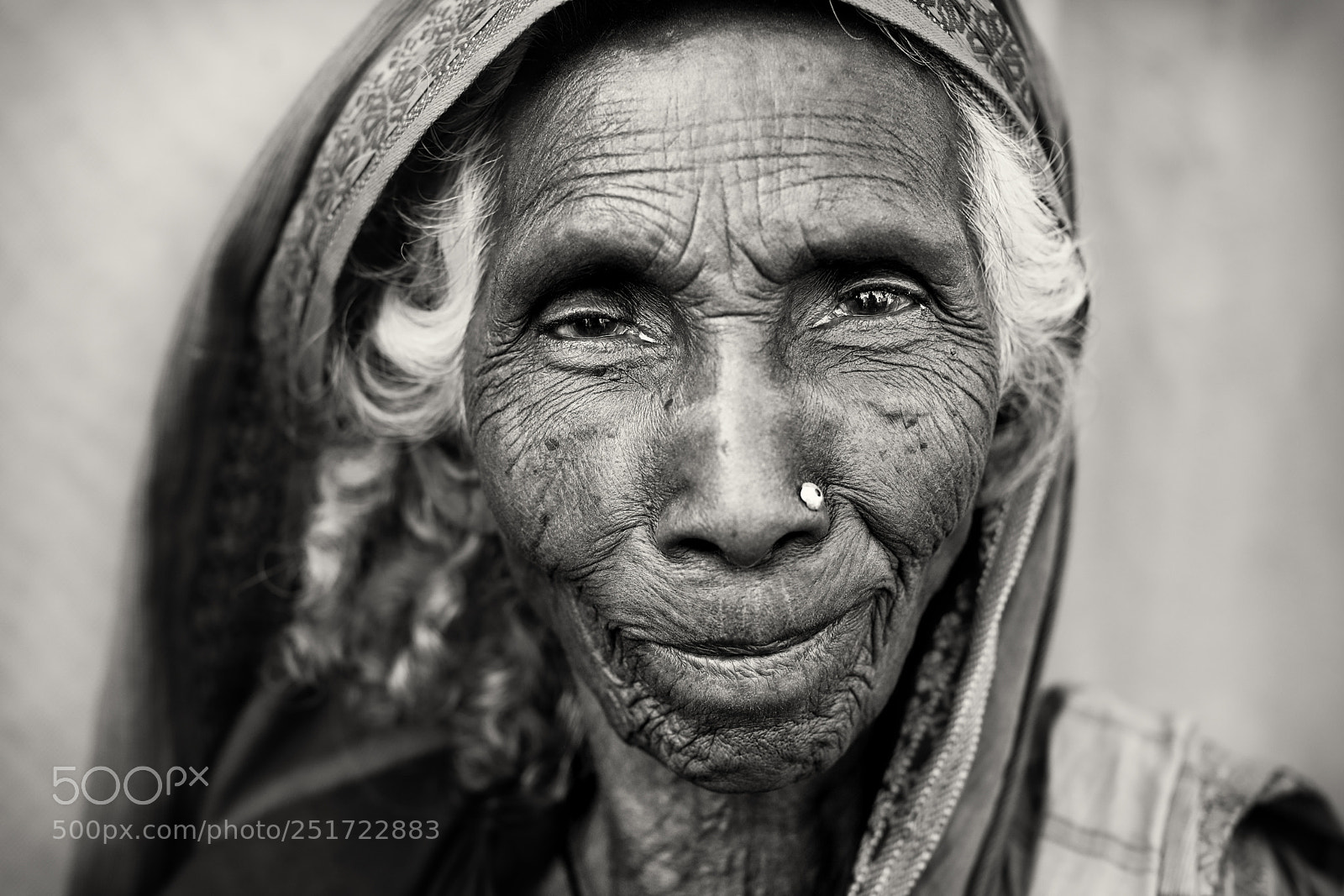 Canon EOS 5D Mark IV sample photo. Bangladesh, old lady near photography