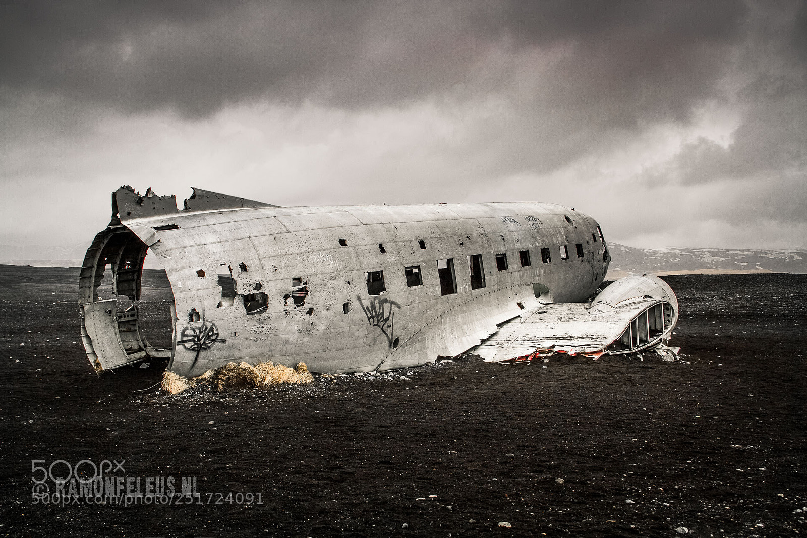 Canon EOS 7D sample photo. Stranded on the moon photography
