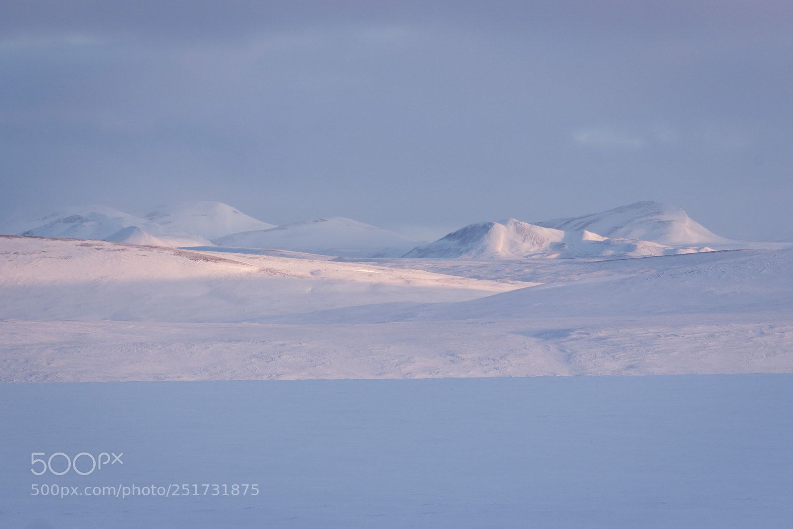 Canon EOS 600D (Rebel EOS T3i / EOS Kiss X5) sample photo. Icelandic range at sunrise photography