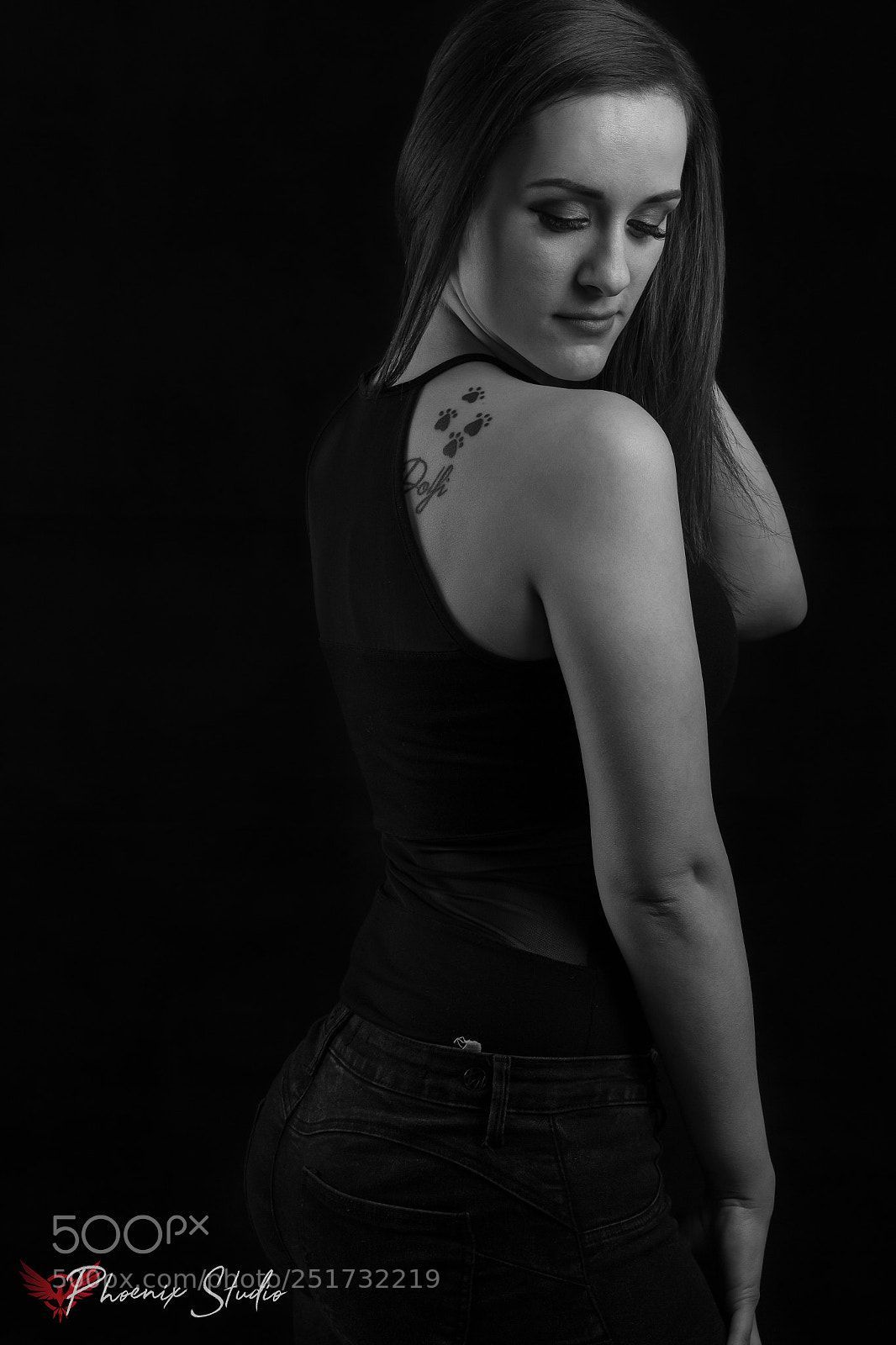 Canon EOS 700D (EOS Rebel T5i / EOS Kiss X7i) sample photo. White in black photography