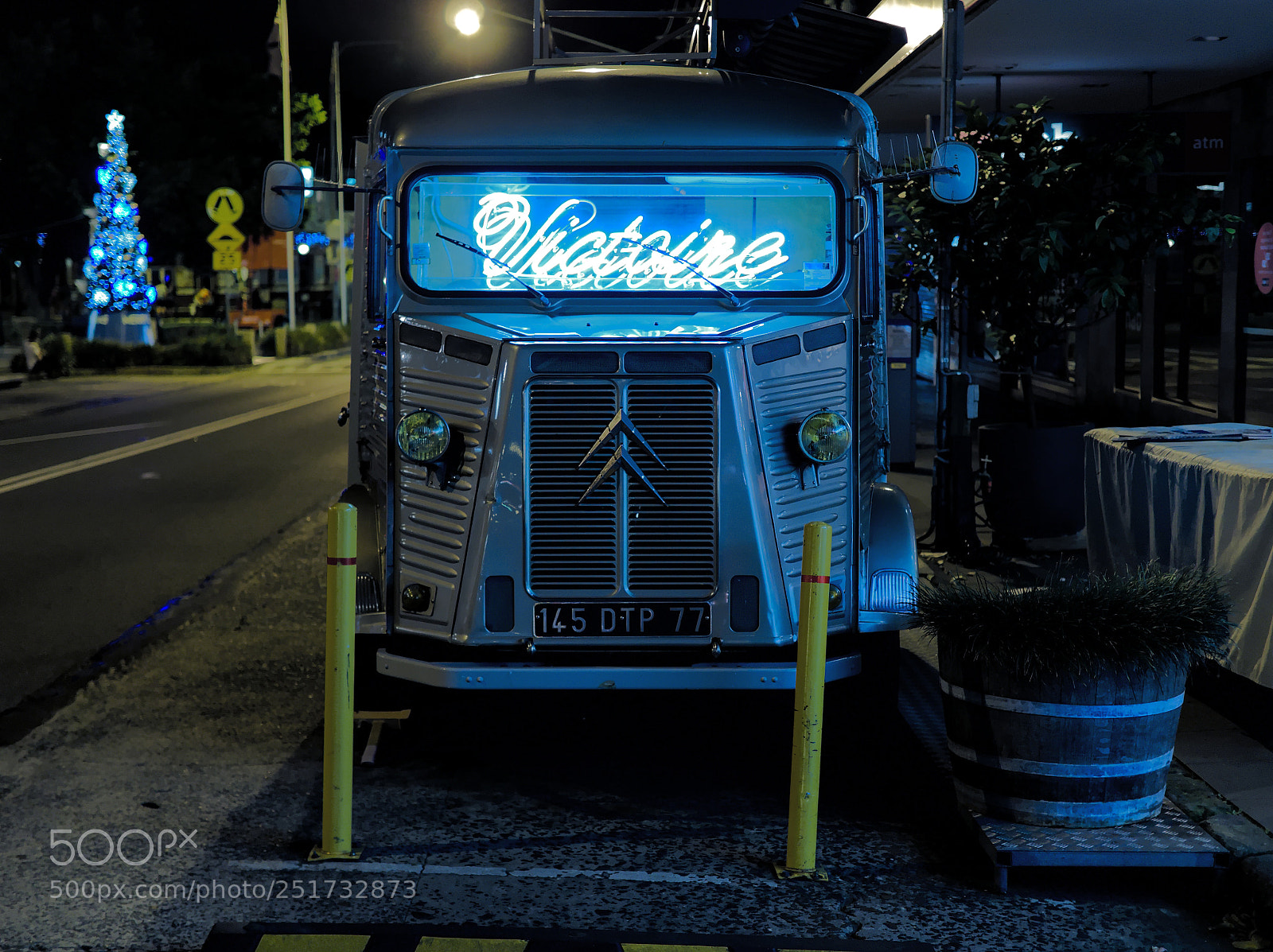 Olympus OM-D E-M5 II sample photo. Vintage citroen photography