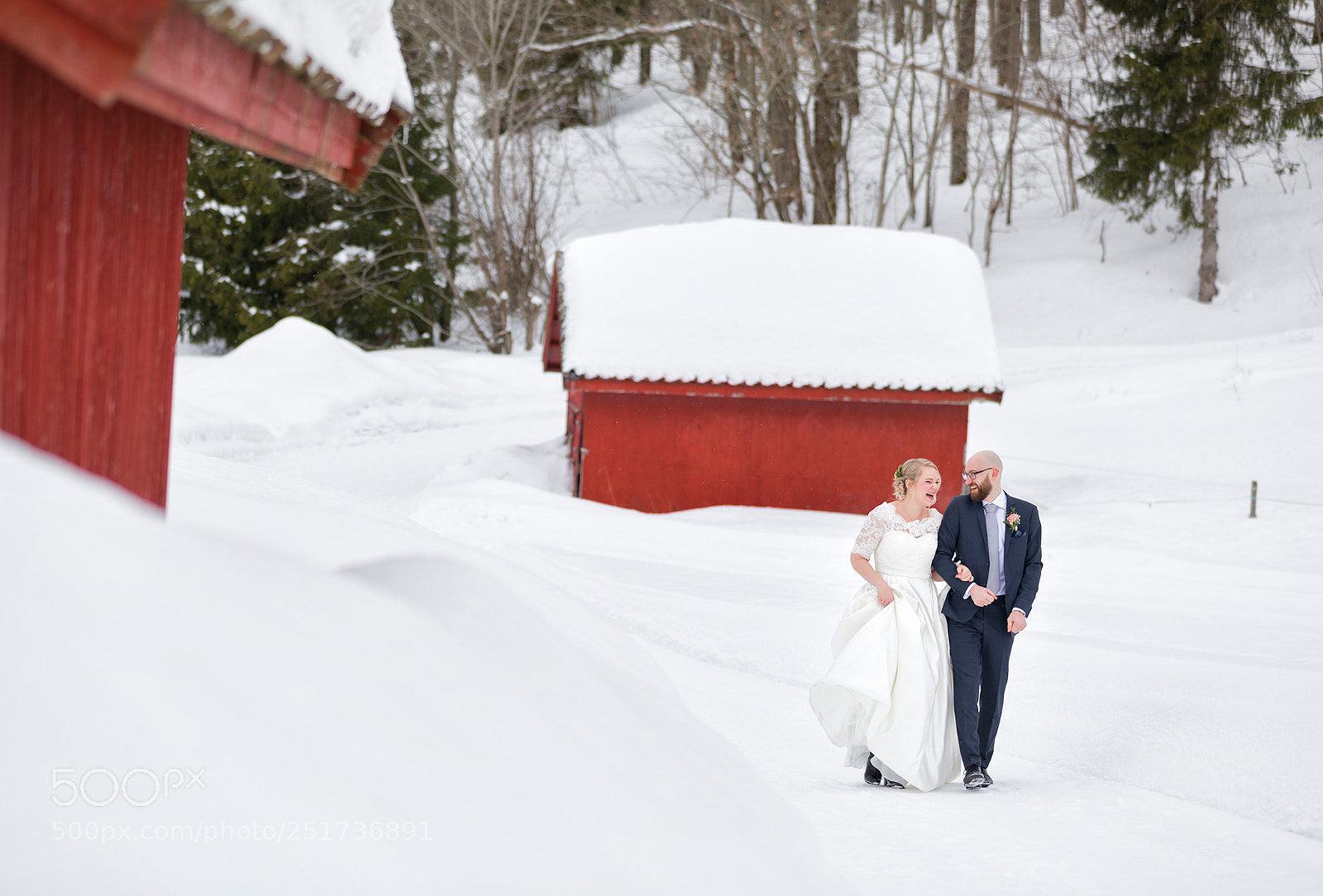 Canon EOS 5D Mark IV sample photo. Winter wedding walk photography