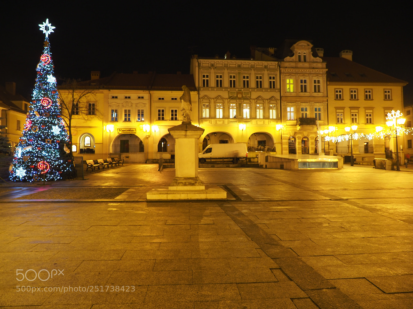 Olympus OM-D E-M1 Mark II sample photo. Main square in historical photography