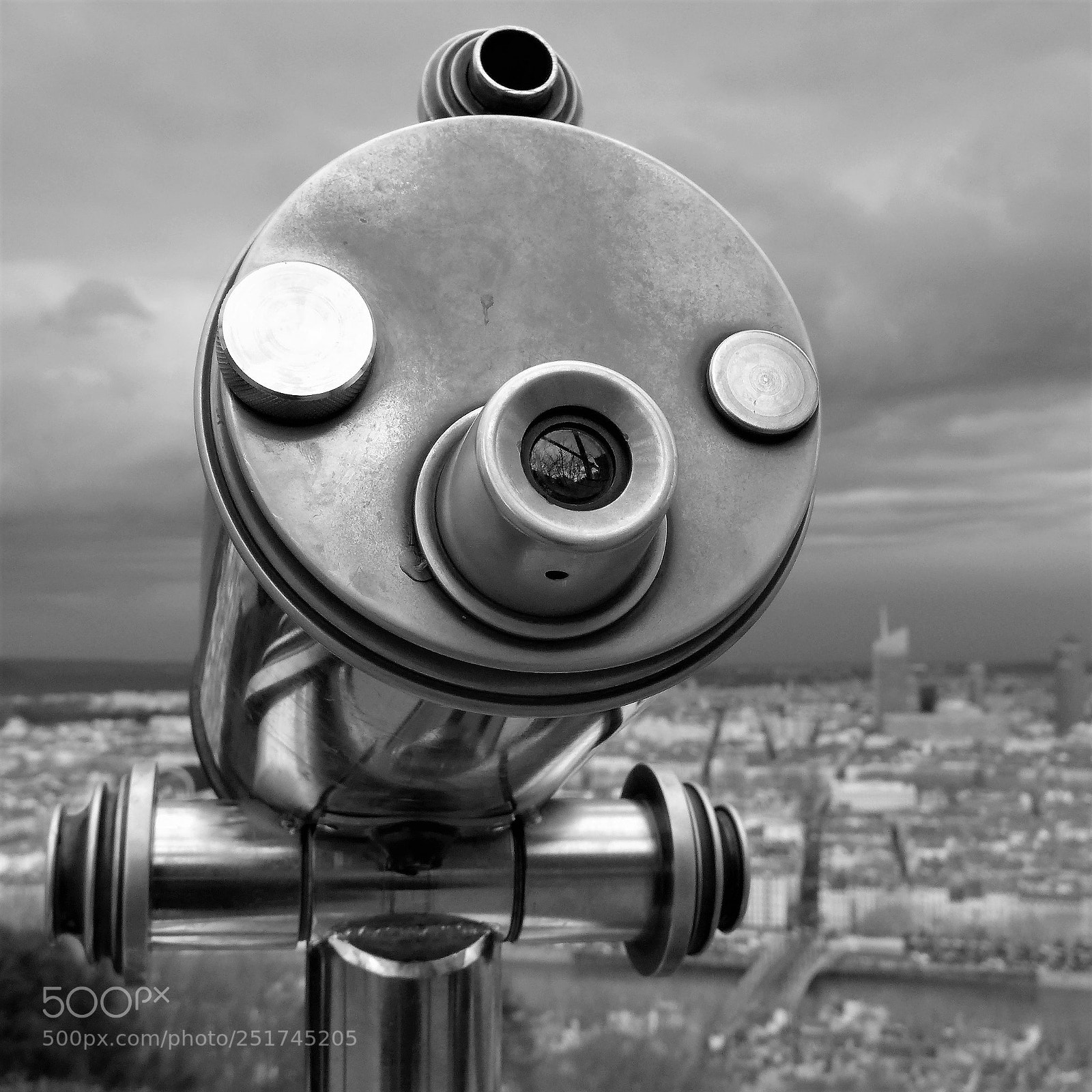 Panasonic Lumix DMC-LX7 sample photo. The alien watcher victor photography