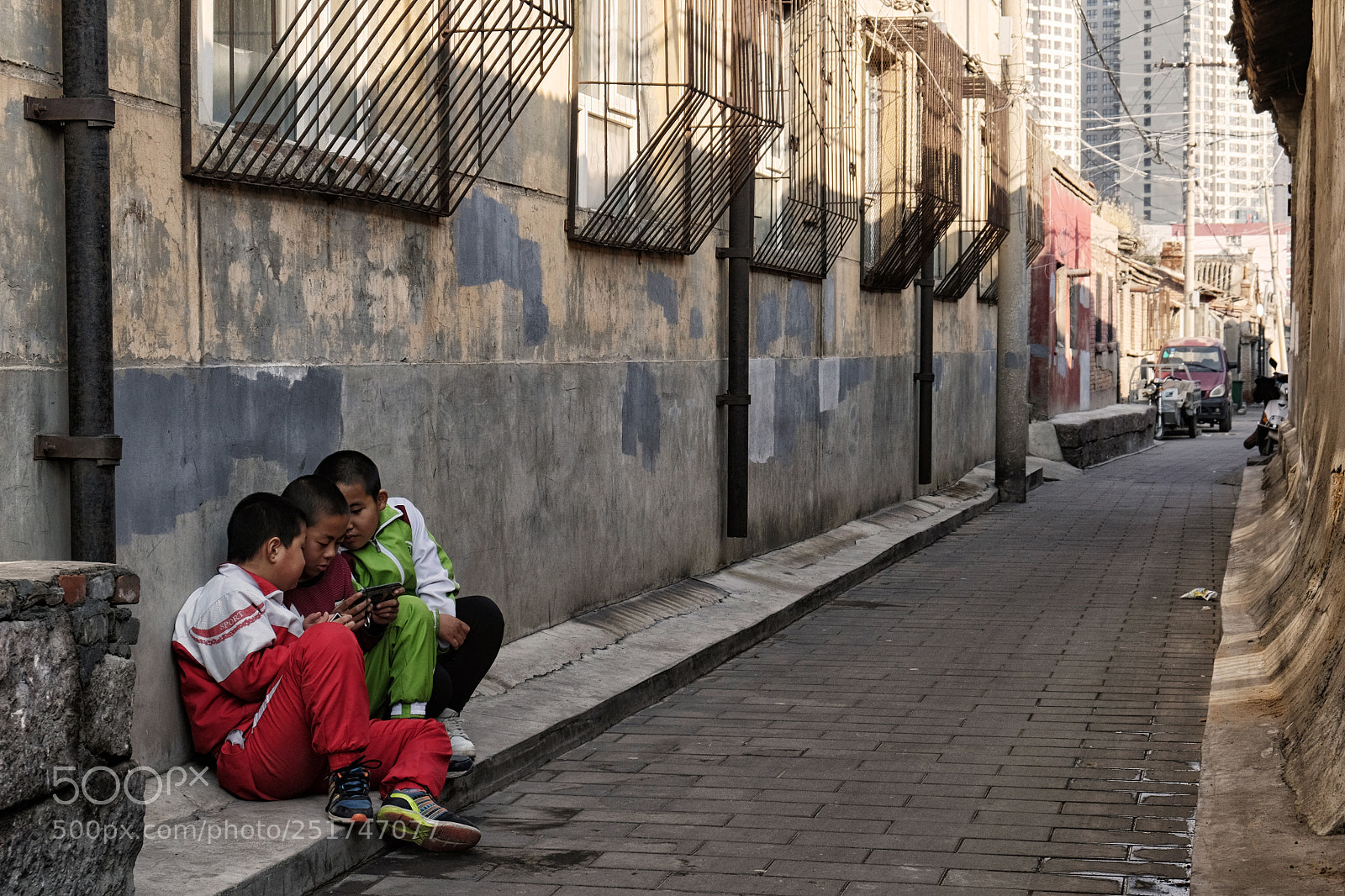 Fujifilm X-T1 sample photo. Kids in the alley photography