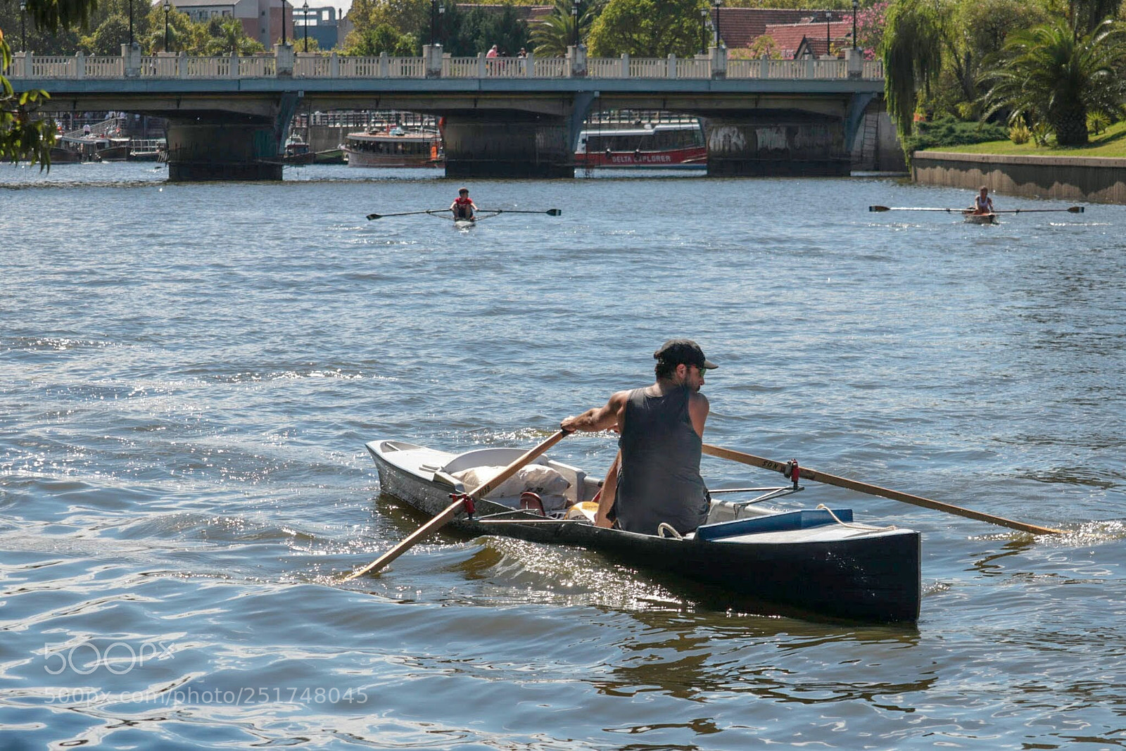 Canon EOS 750D (EOS Rebel T6i / EOS Kiss X8i) sample photo. Man rowing photography
