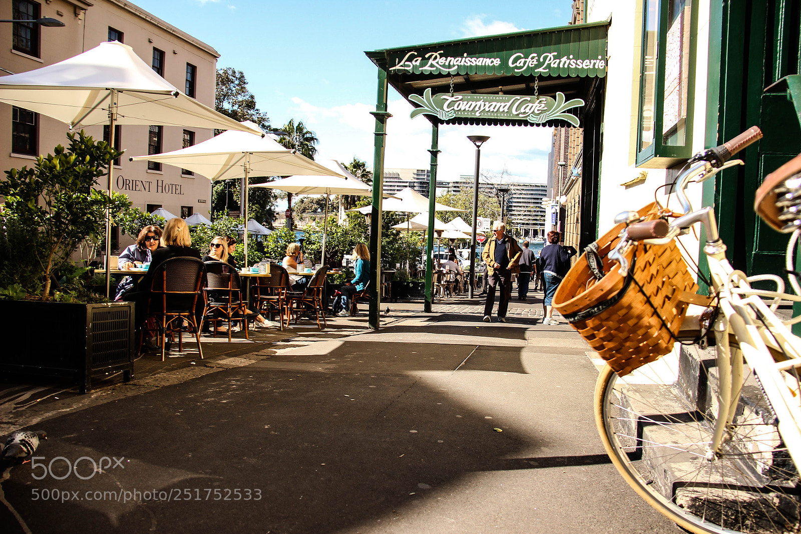 Canon EOS 600D (Rebel EOS T3i / EOS Kiss X5) sample photo. The cafe life photography