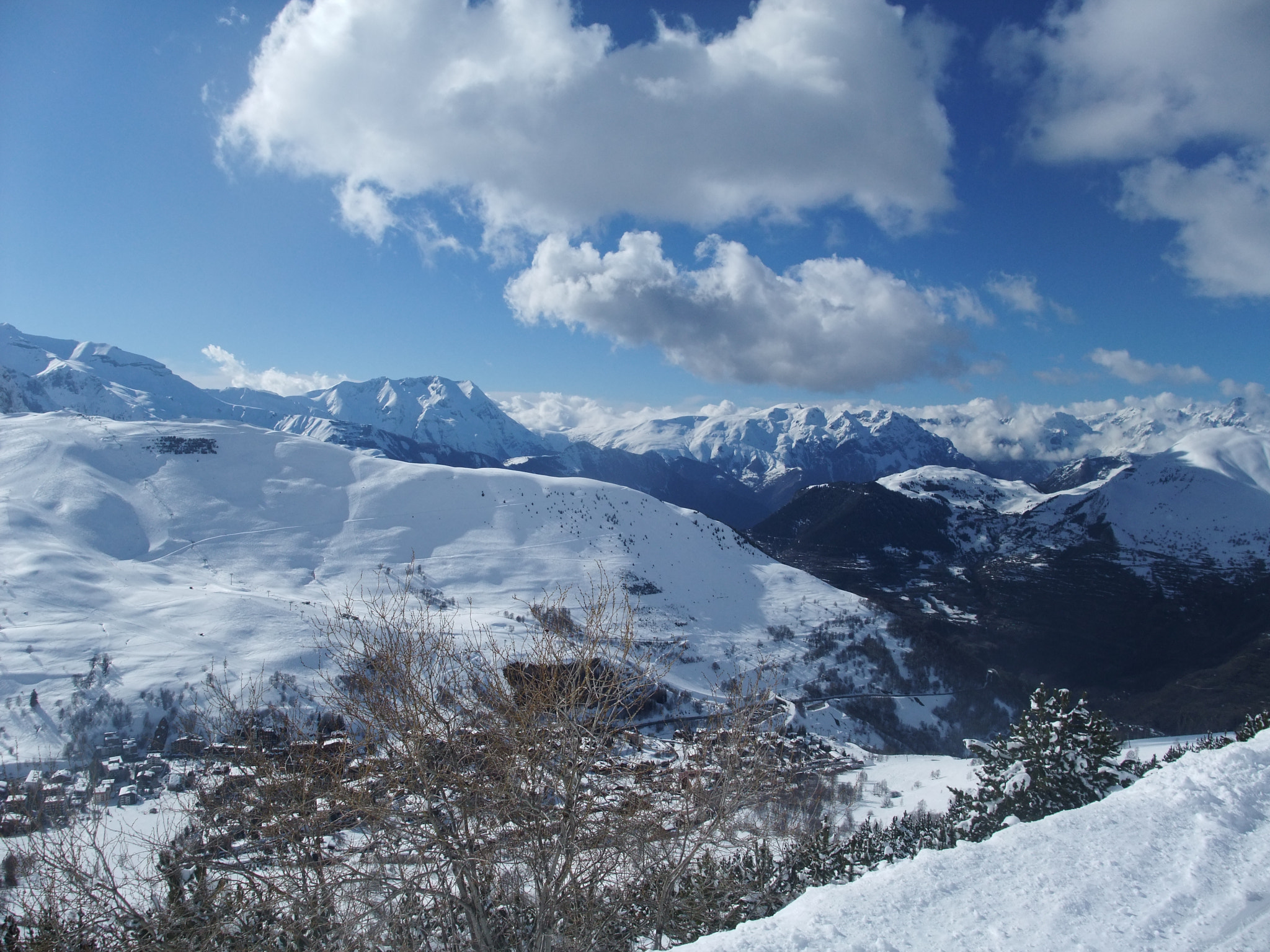 Fujifilm FinePix F100fd sample photo. Les deux alps () photography