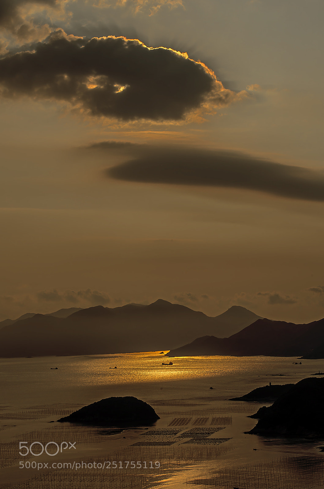 Nikon D700 sample photo. 太阳、乌云和大海 photography