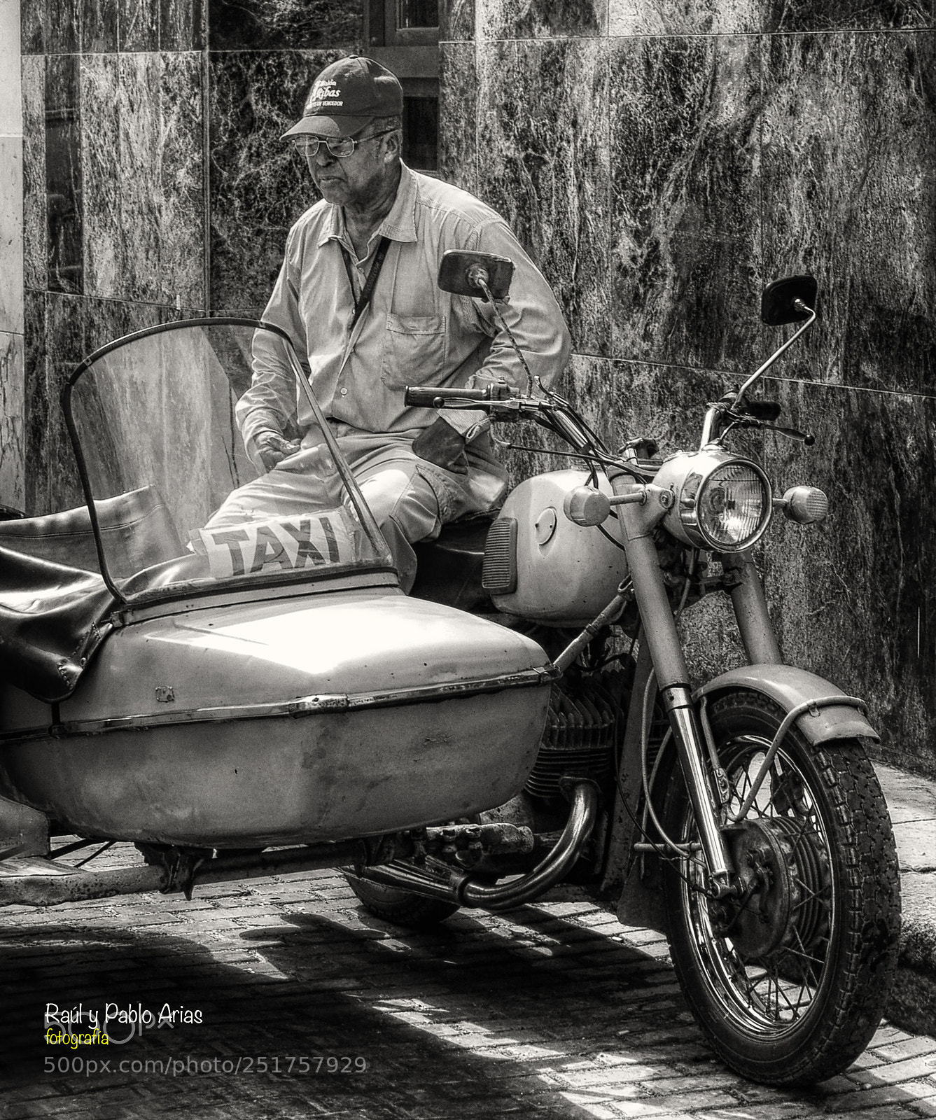 Nikon D50 sample photo. Taxi de tres ruedas photography