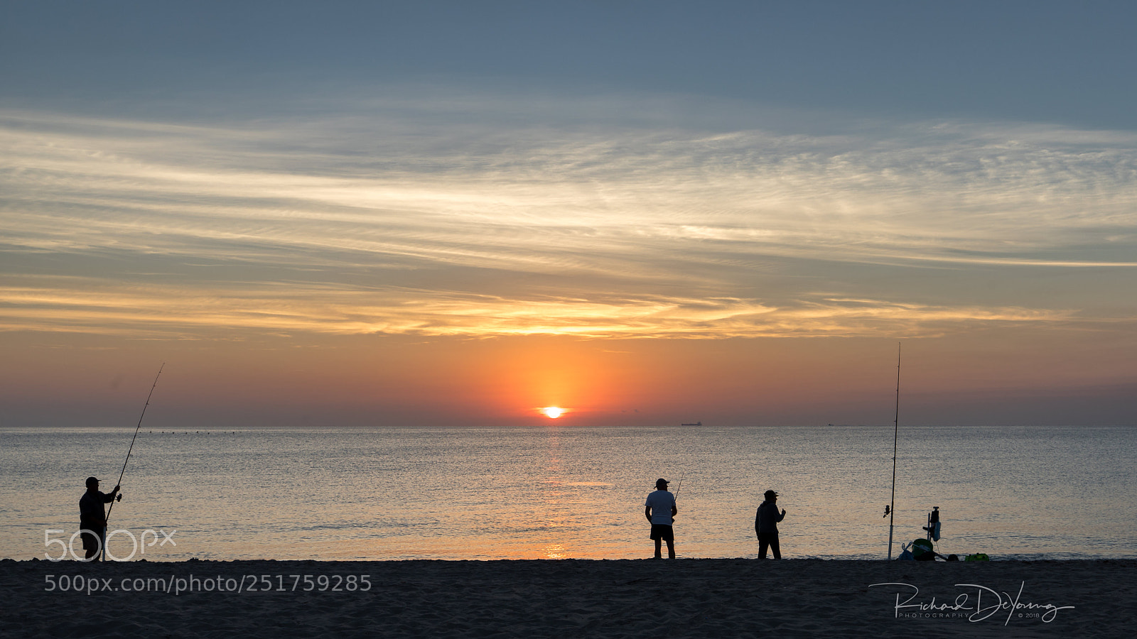 Canon EOS 5D Mark IV sample photo. Catch at dawn photography