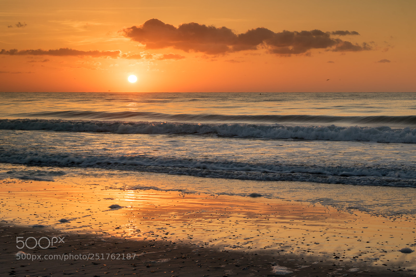 Canon EOS 750D (EOS Rebel T6i / EOS Kiss X8i) sample photo. Sunrise on the beach photography