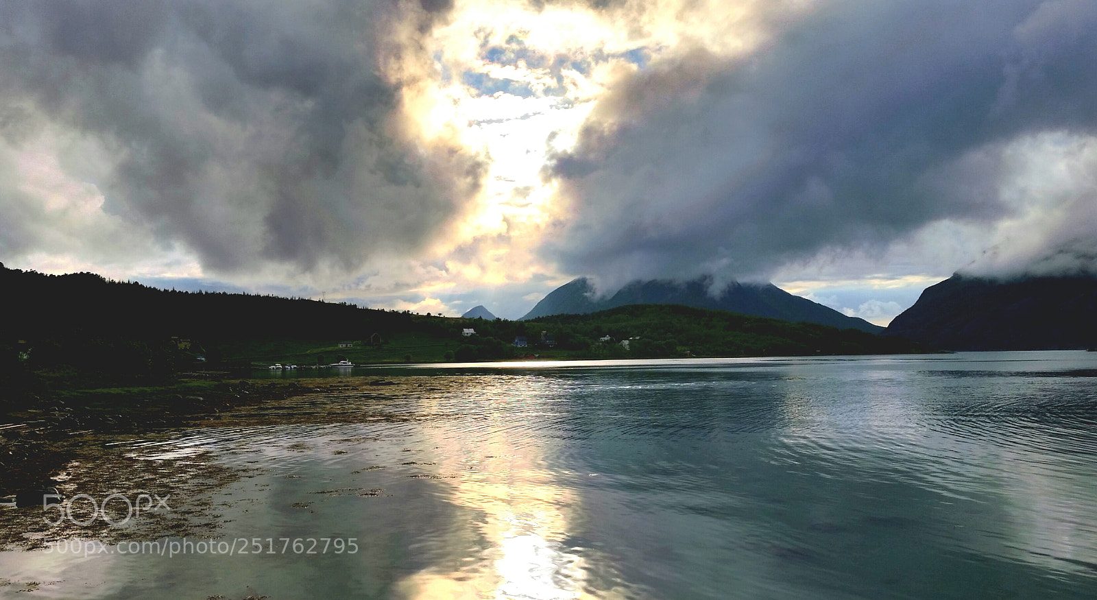 Samsung Galaxy S5 sample photo. Clowdy fjord photography