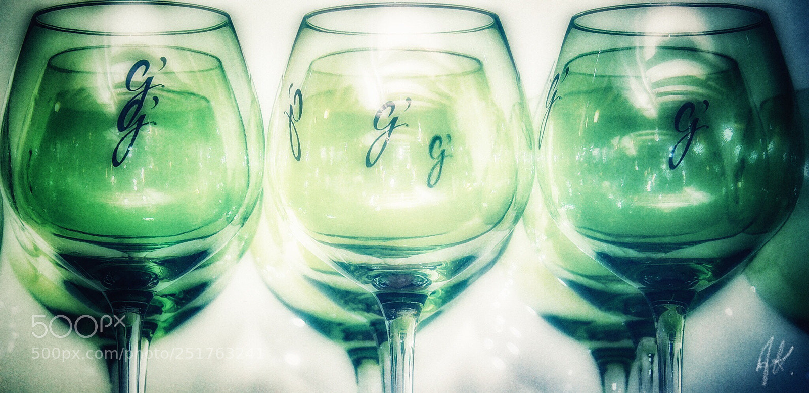 Olympus PEN-F sample photo. Le verre vert photography