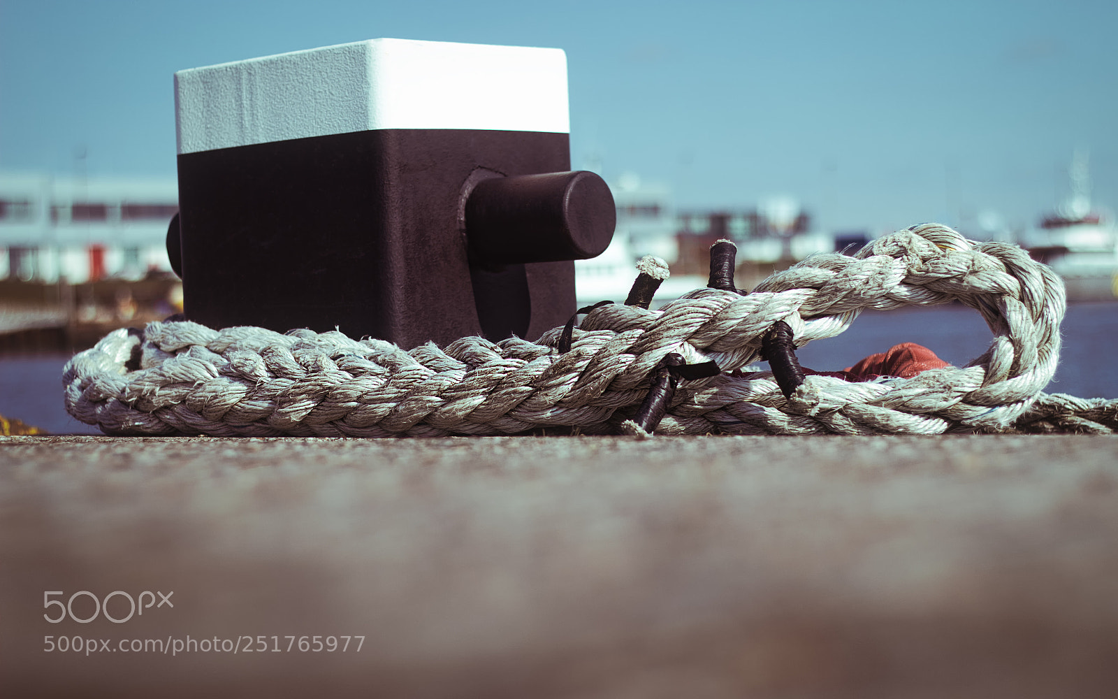 Canon EOS 600D (Rebel EOS T3i / EOS Kiss X5) sample photo. Rope in focus photography