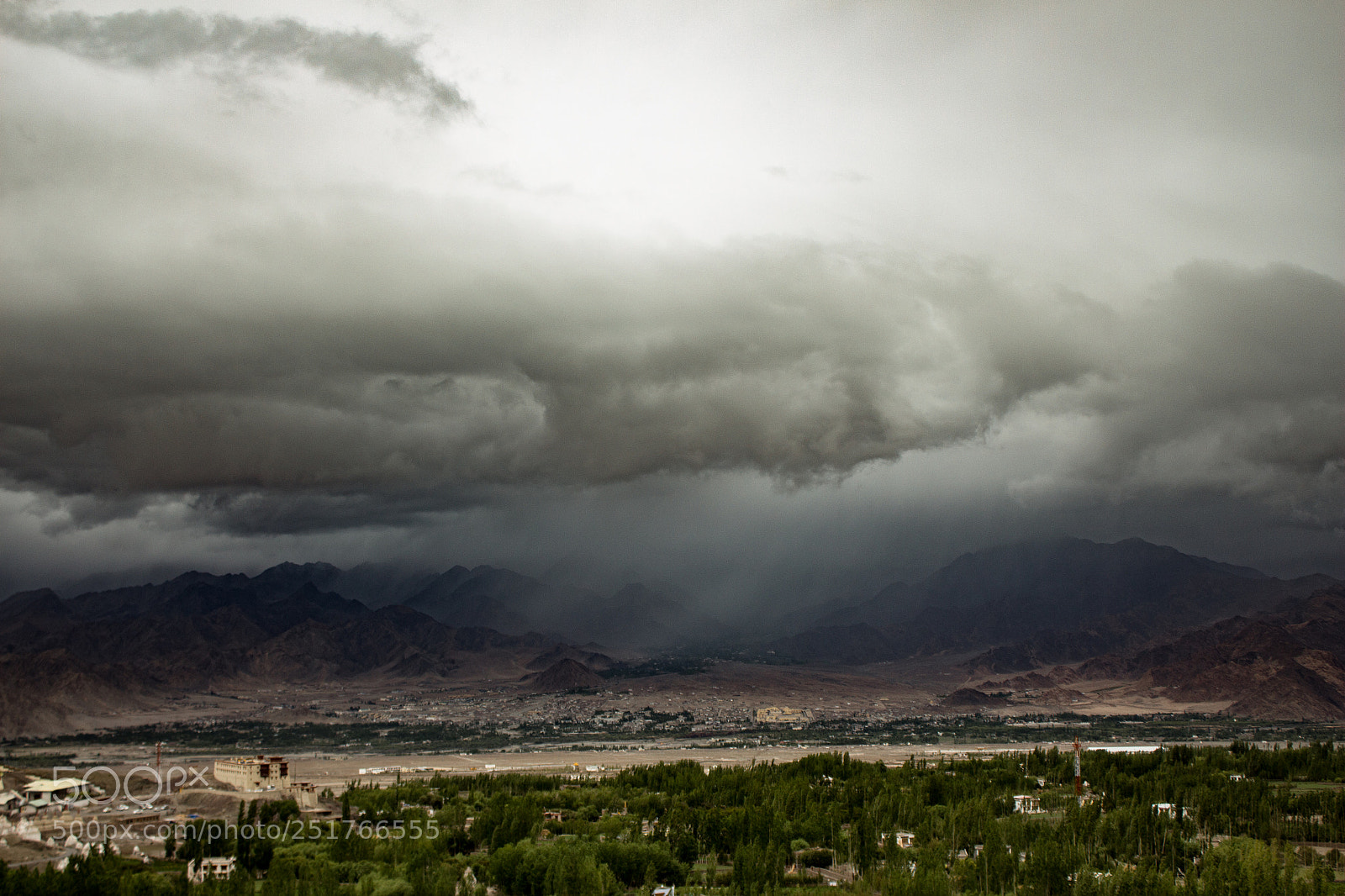 Canon EOS 700D (EOS Rebel T5i / EOS Kiss X7i) sample photo. Chasing the storm photography