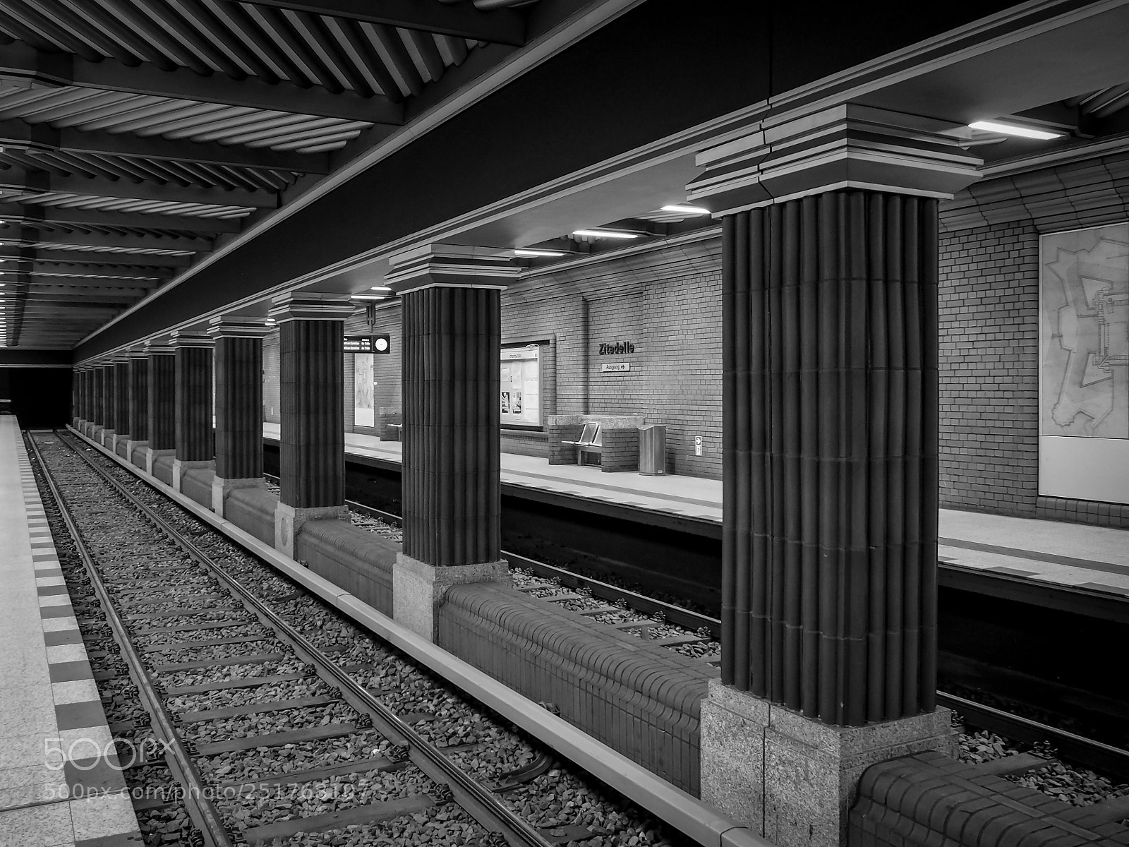 Olympus OM-D E-M5 II sample photo. U-bahnhof zitadelle spandau photography