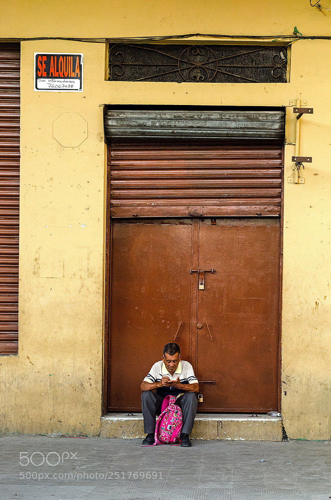 Nikon D7000 sample photo. Tomando notas // taking notes photography