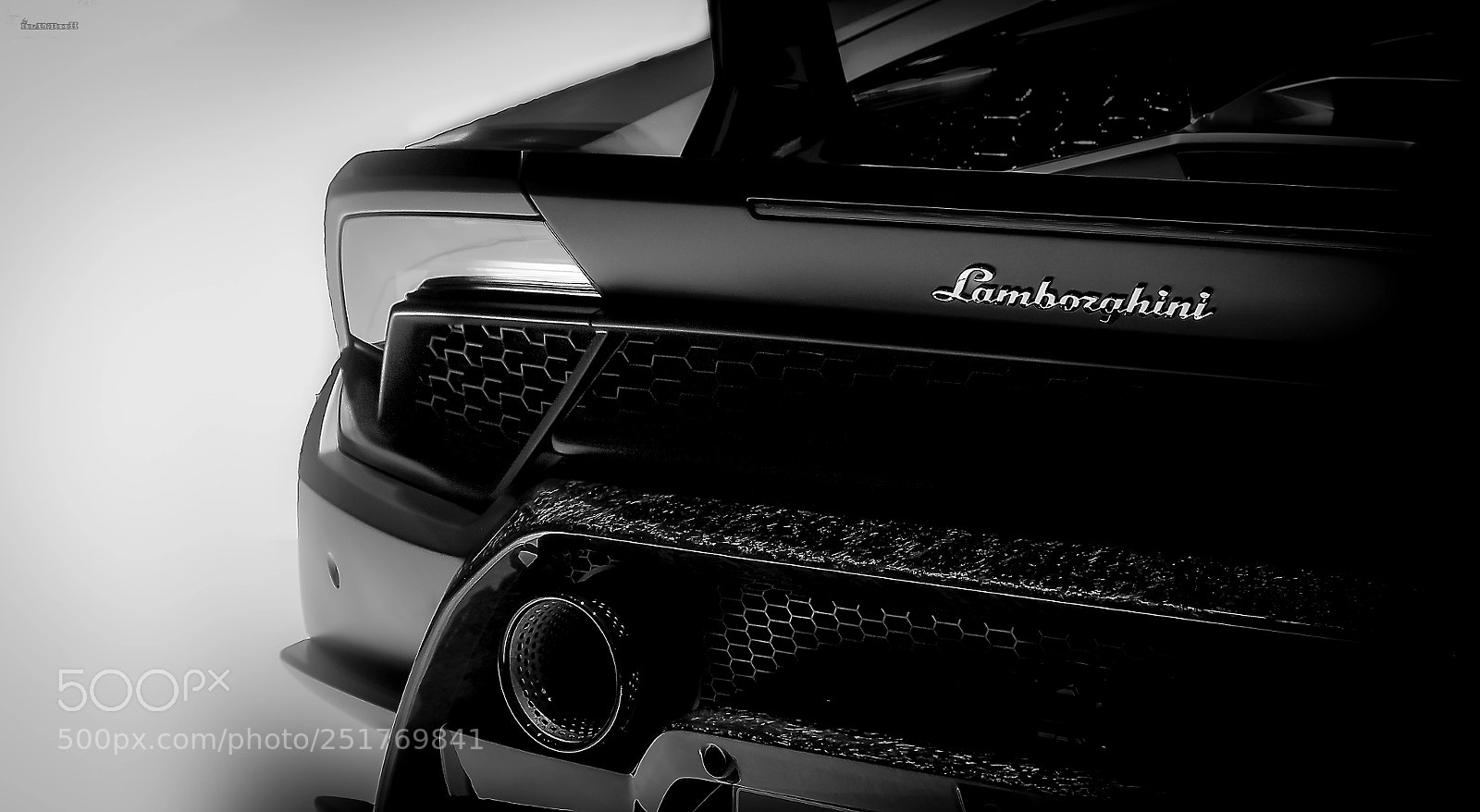 Olympus OM-D E-M5 II sample photo. Huracan performante photography