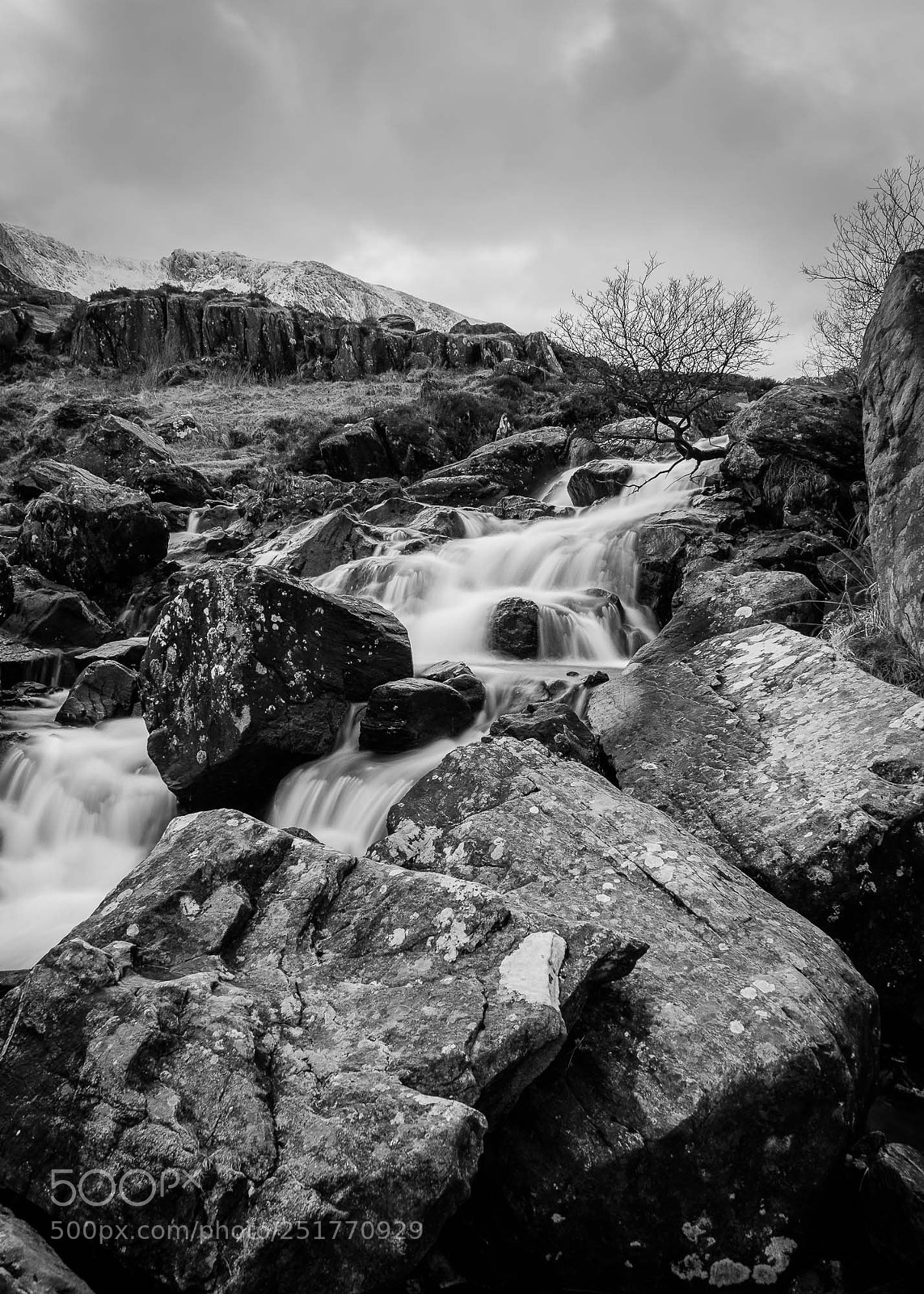 Fujifilm X-Pro2 sample photo. Mono cascade photography