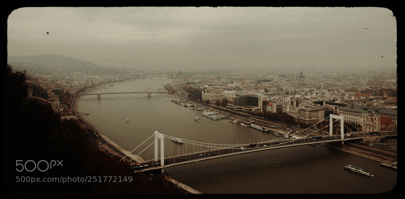 Canon EOS 600D (Rebel EOS T3i / EOS Kiss X5) sample photo. Vintage budapest photography